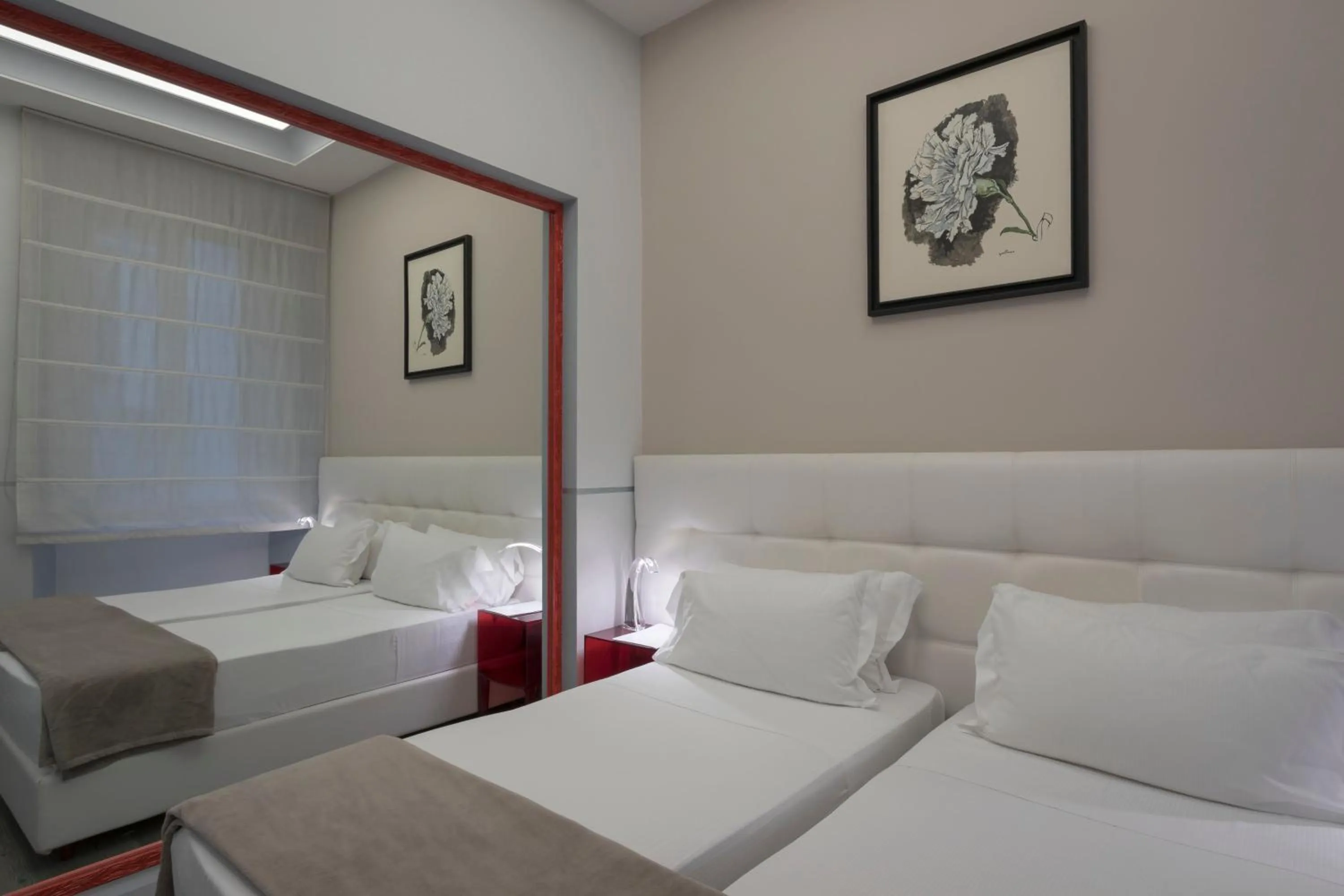 Photo of the whole room, Bed in Luxury on the River