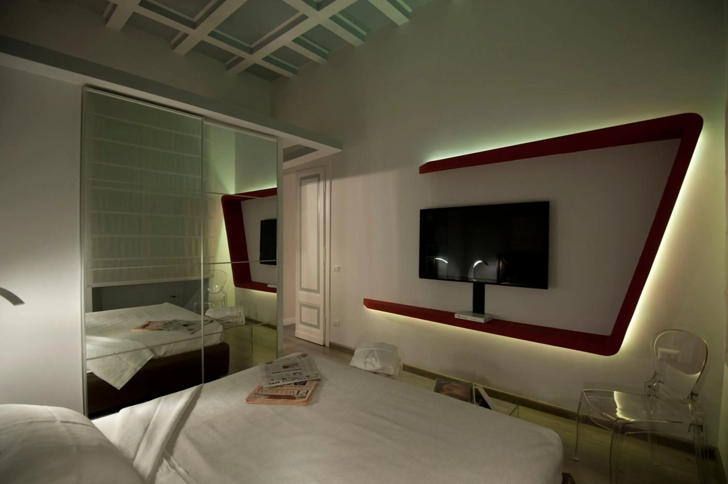 Bedroom, Bed in Luxury on the River