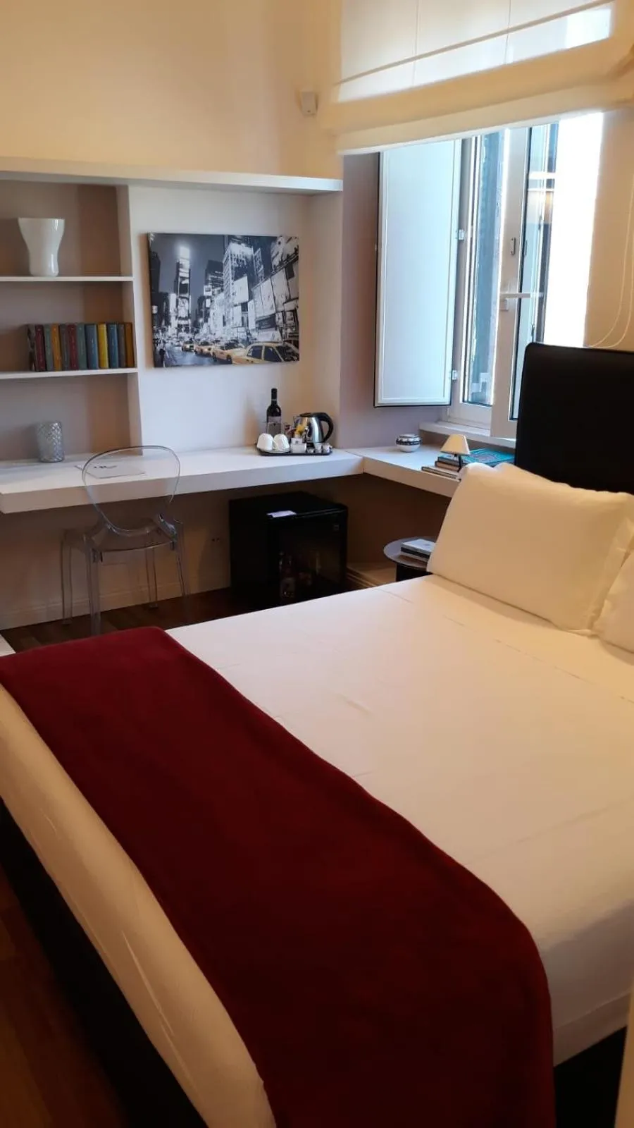 Photo of the whole room, Bed in Luxury on the River