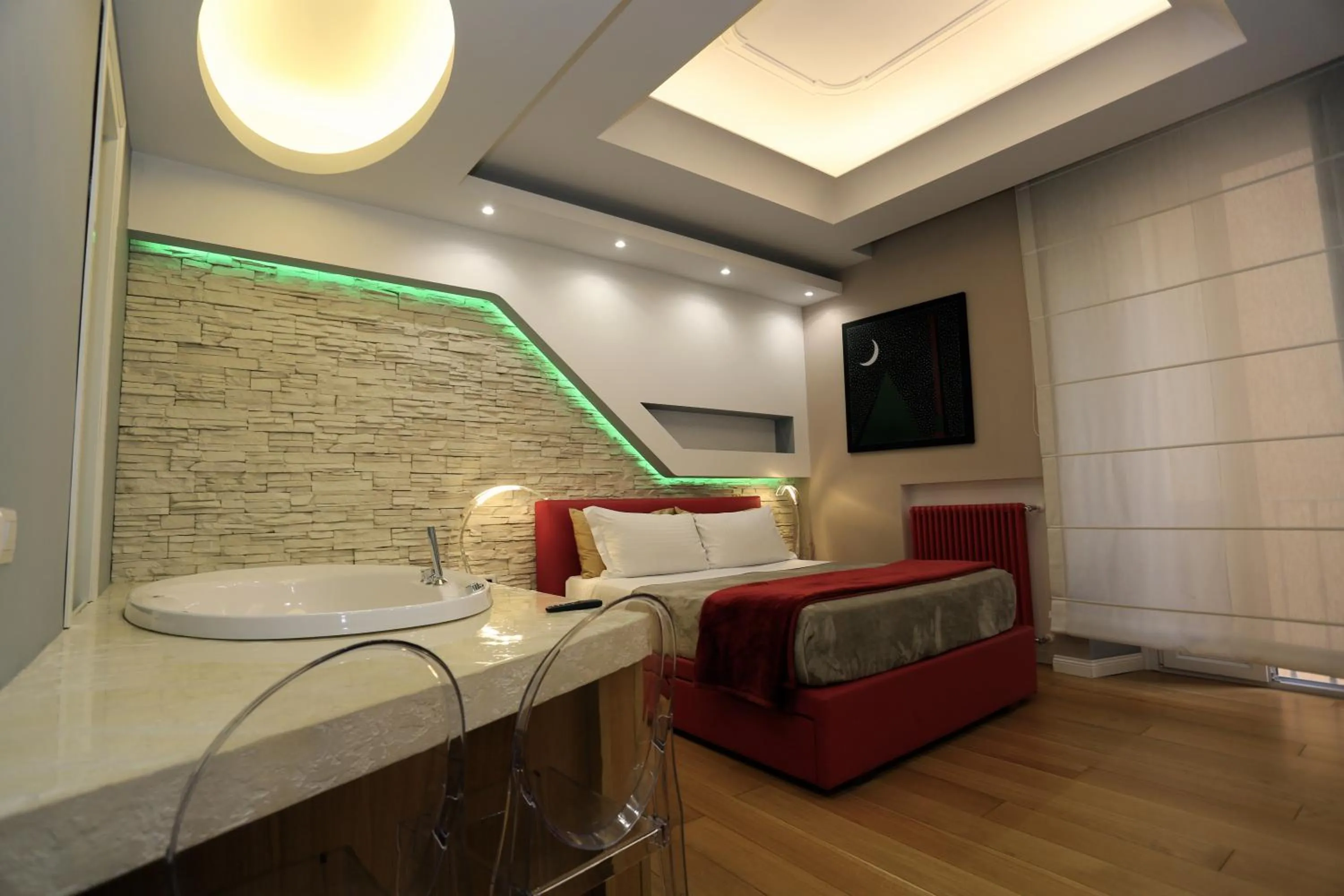 Photo of the whole room in Luxury on the River