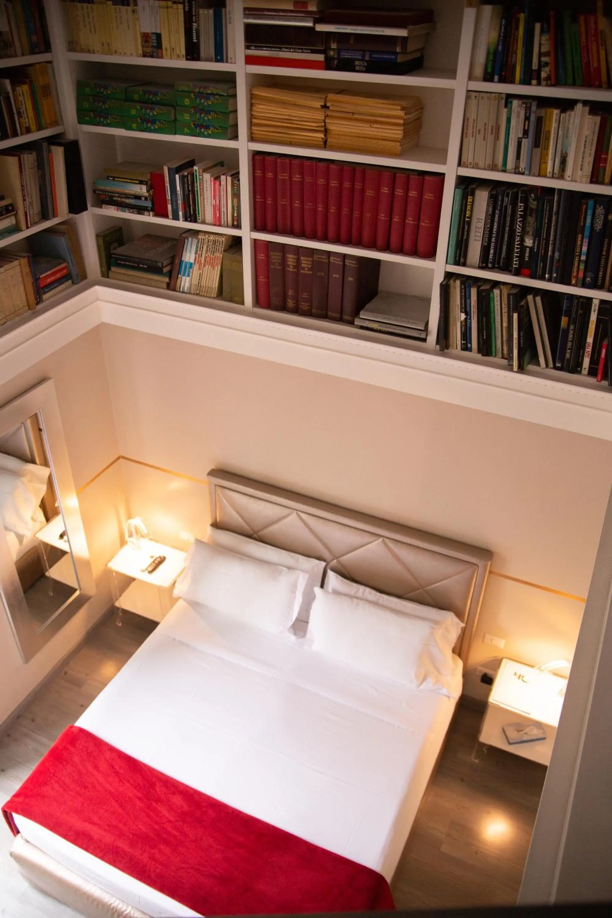 Photo of the whole room, Bed in Luxury on the River