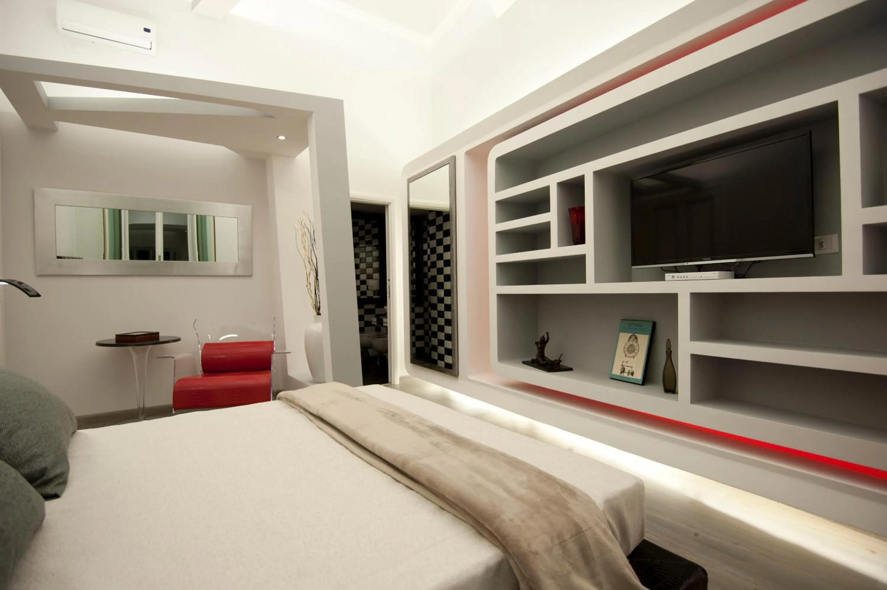 Bedroom, Bed in Luxury on the River