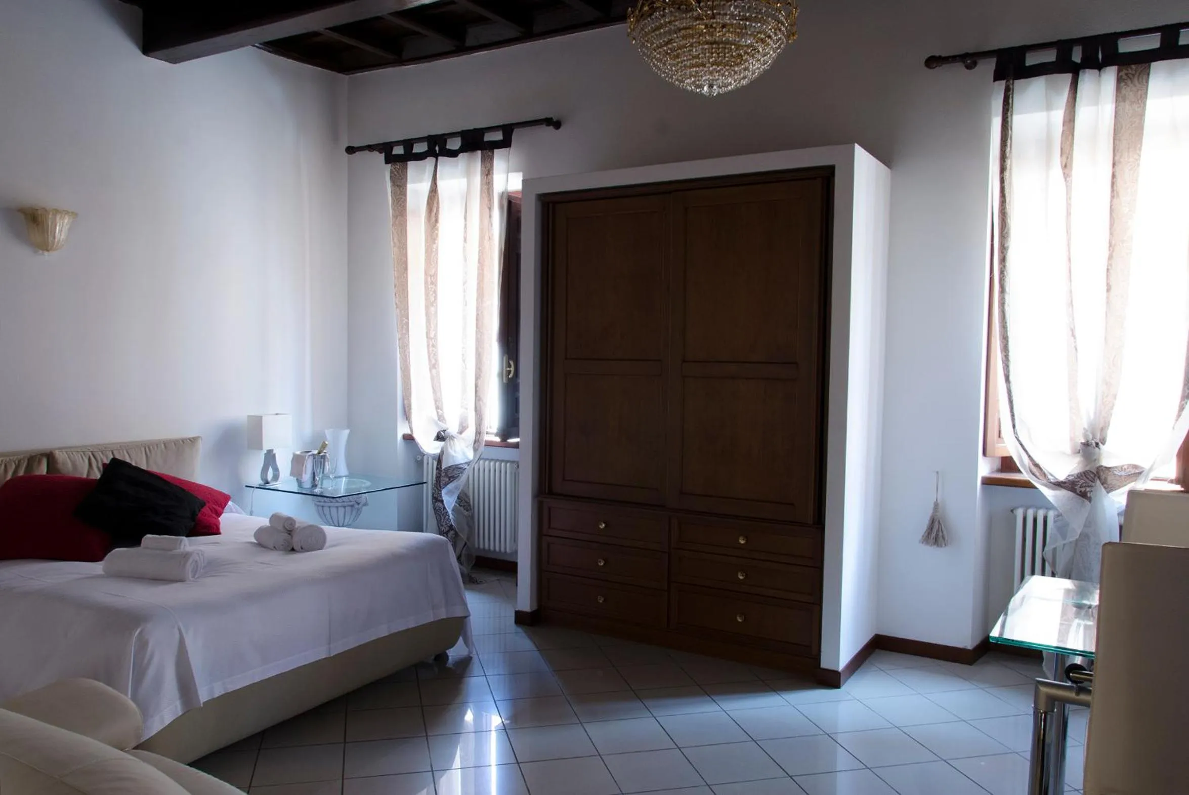 Dining area, Bed in Borgo Pio 91