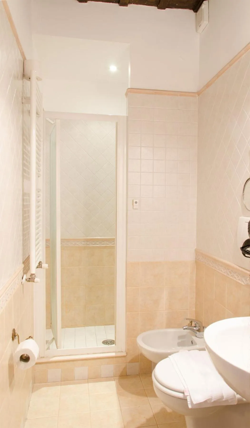 Shower in Borgo Pio 91