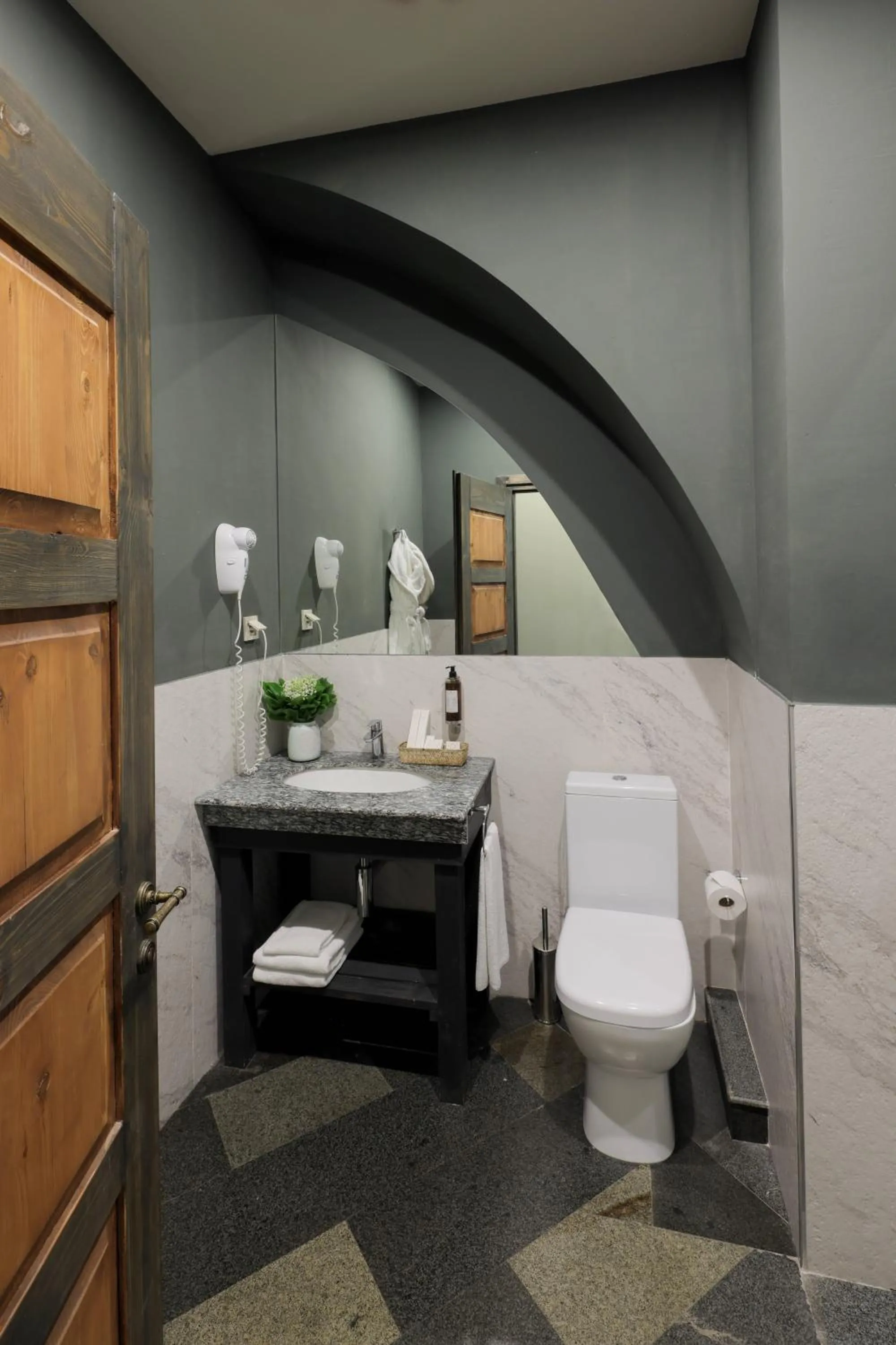 Toilet in Apricot Hotel Yerevan