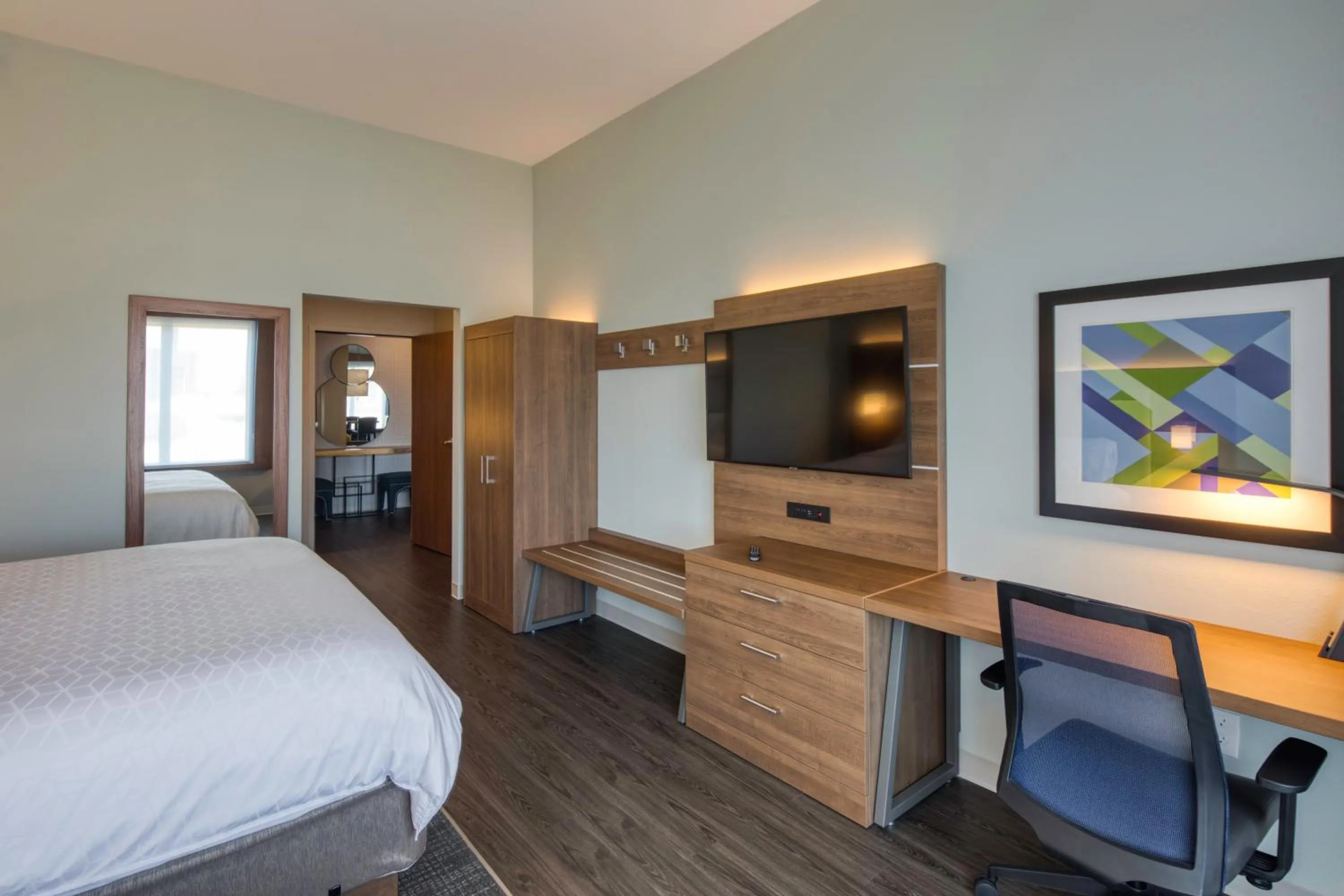 Photo of the whole room, Bed in Holiday Inn Express & Suites - Charlotte - South End by IHG