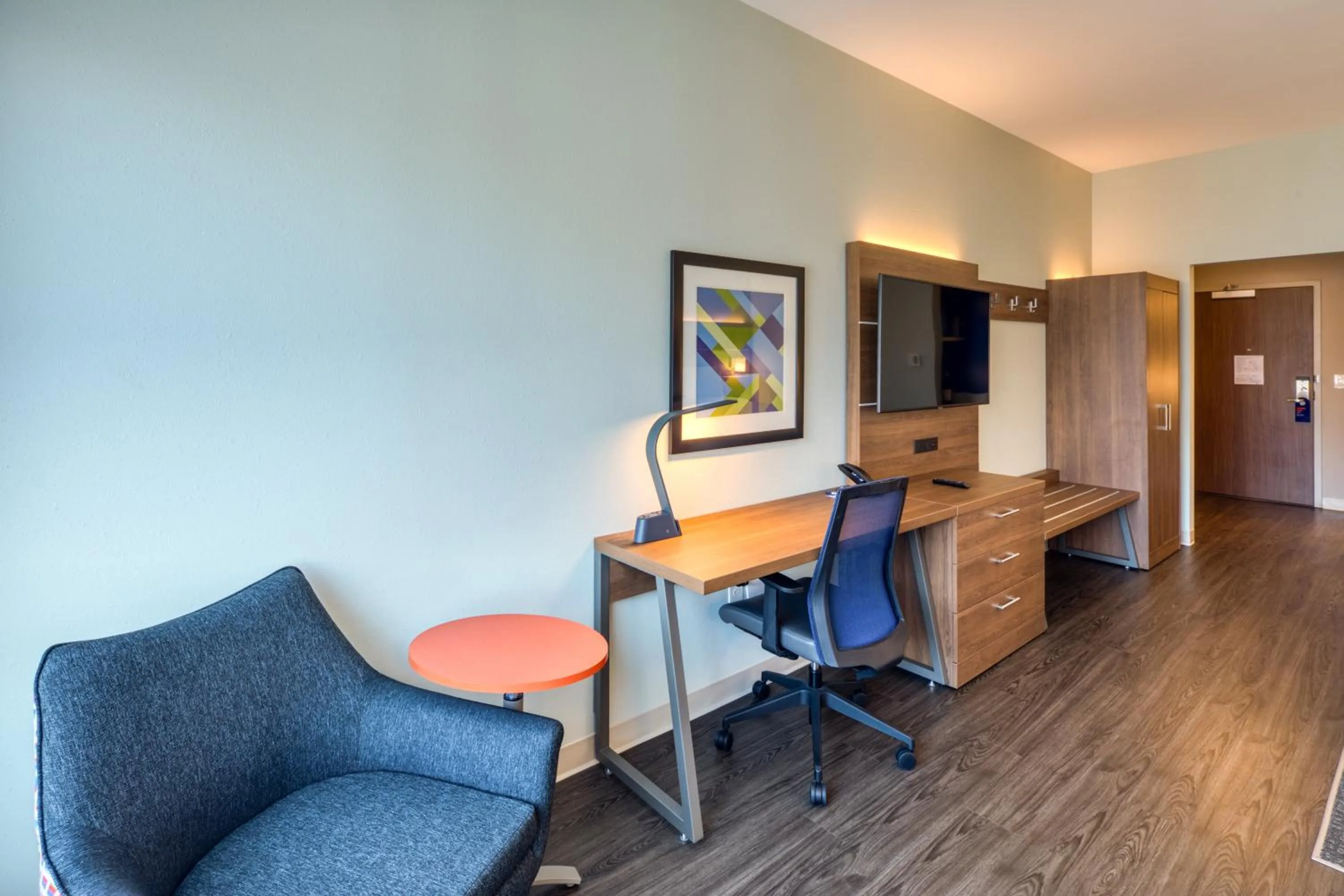 Photo of the whole room in Holiday Inn Express & Suites - Charlotte - South End by IHG