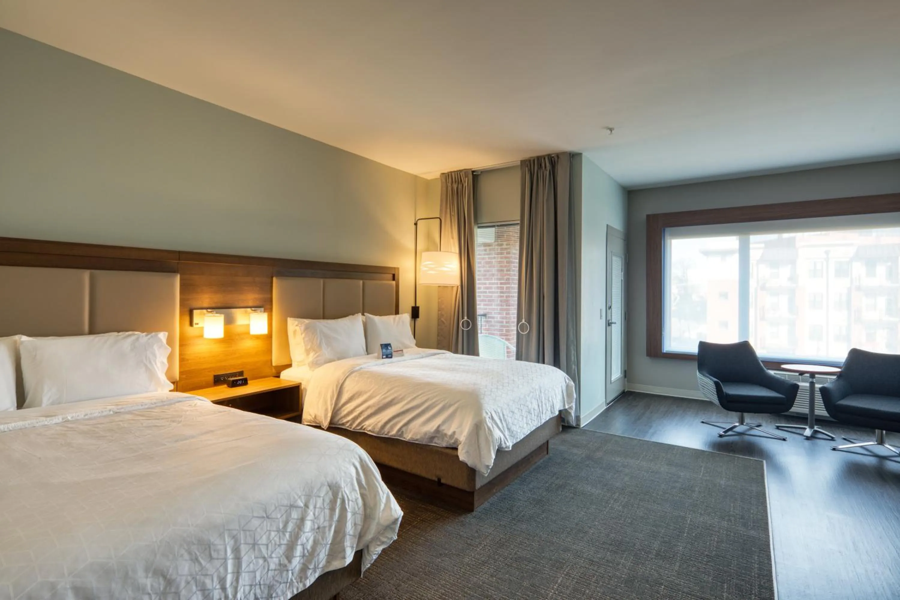 Photo of the whole room, Bed in Holiday Inn Express & Suites - Charlotte - South End by IHG