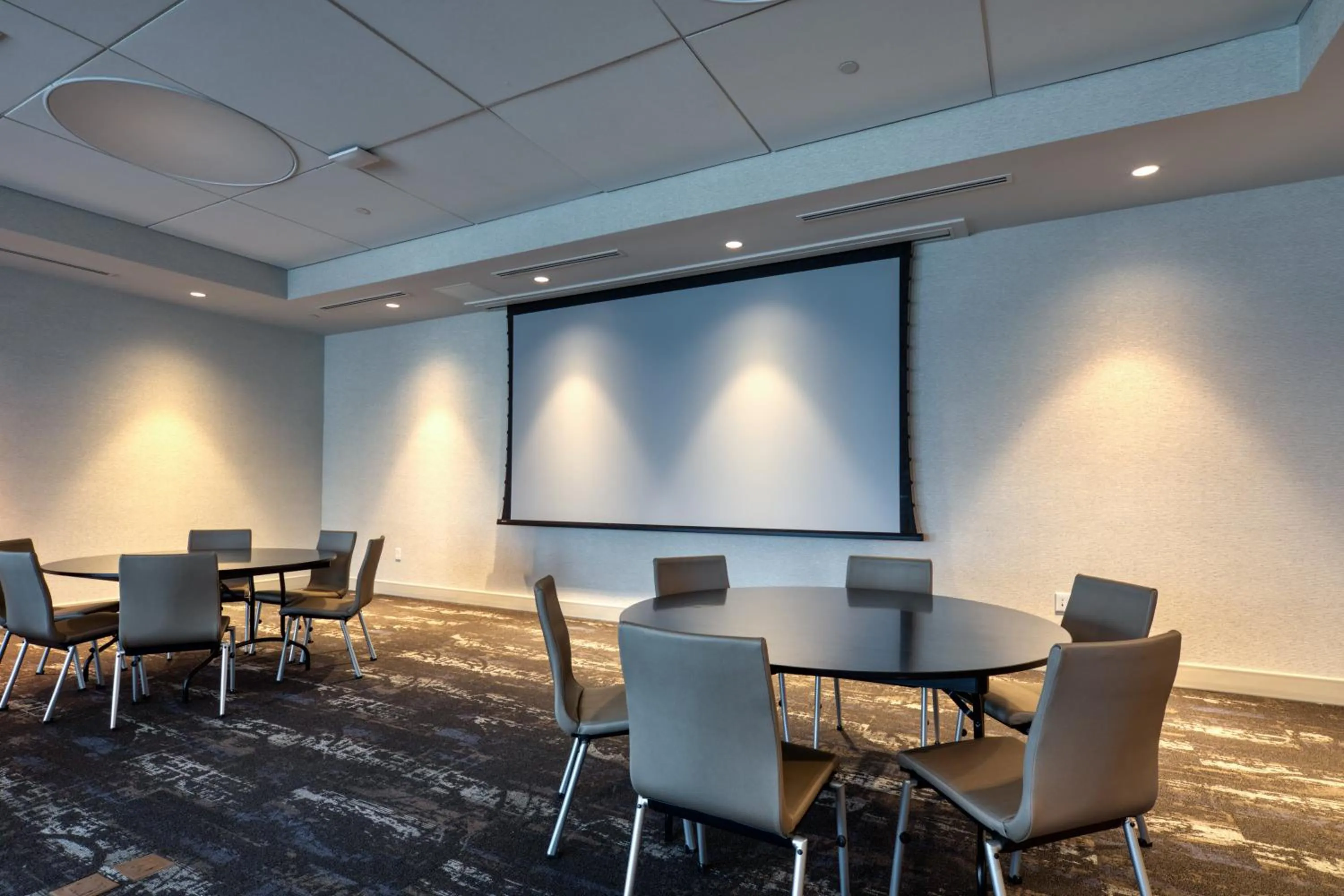 Meeting/conference room in Holiday Inn Express & Suites - Charlotte - South End by IHG