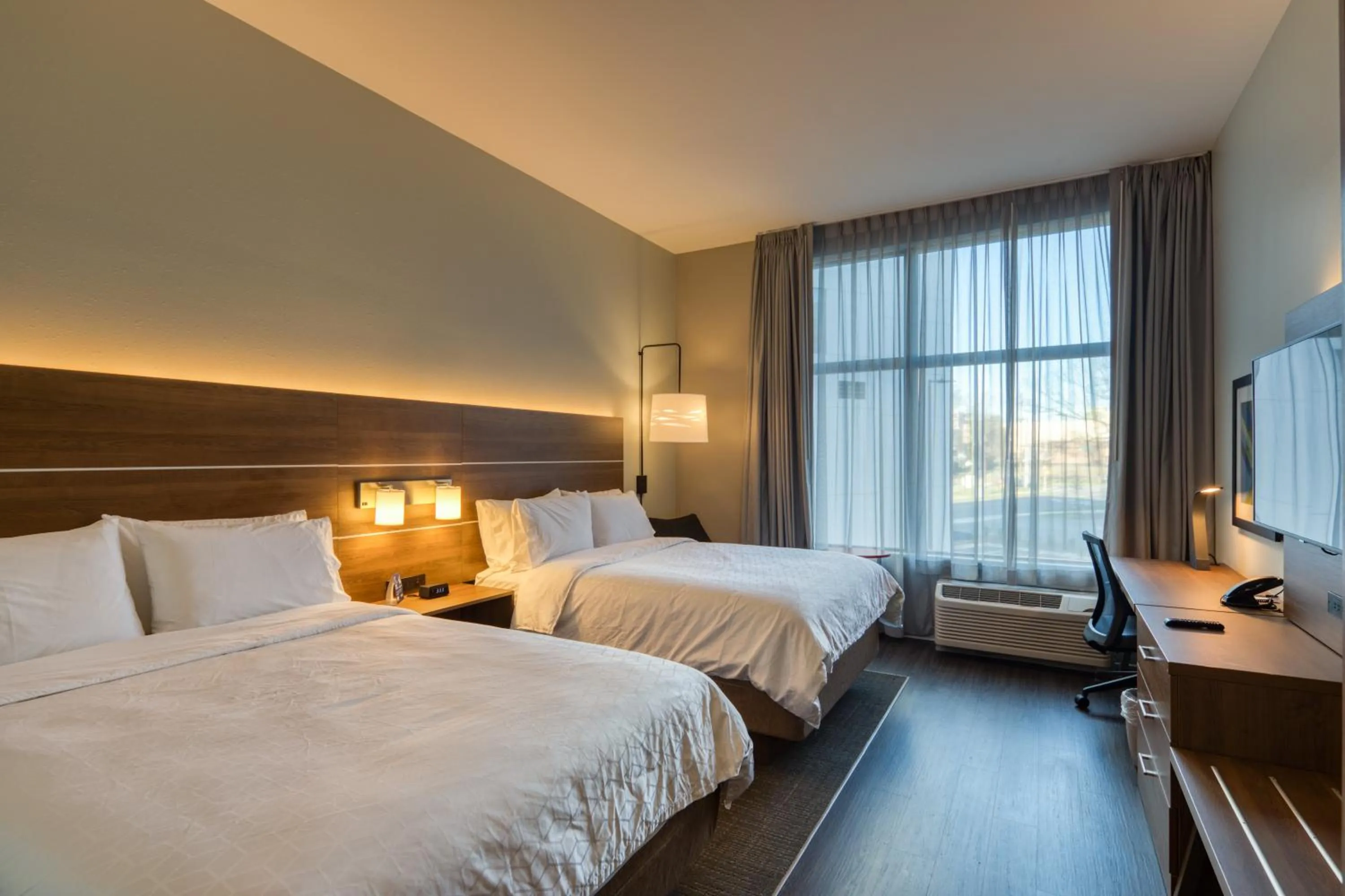 Photo of the whole room, Bed in Holiday Inn Express & Suites - Charlotte - South End by IHG