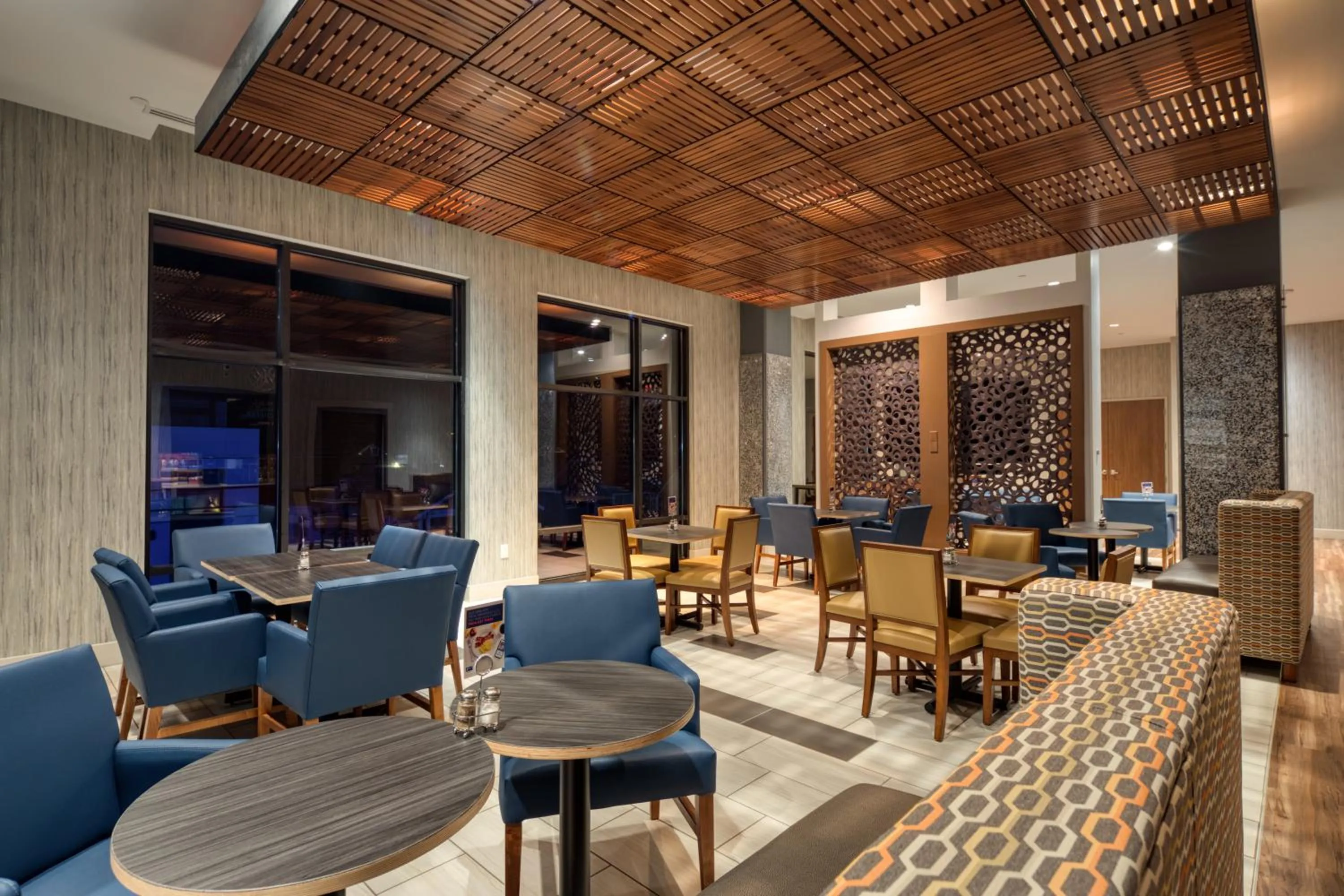 Breakfast in Holiday Inn Express & Suites - Charlotte - South End by IHG