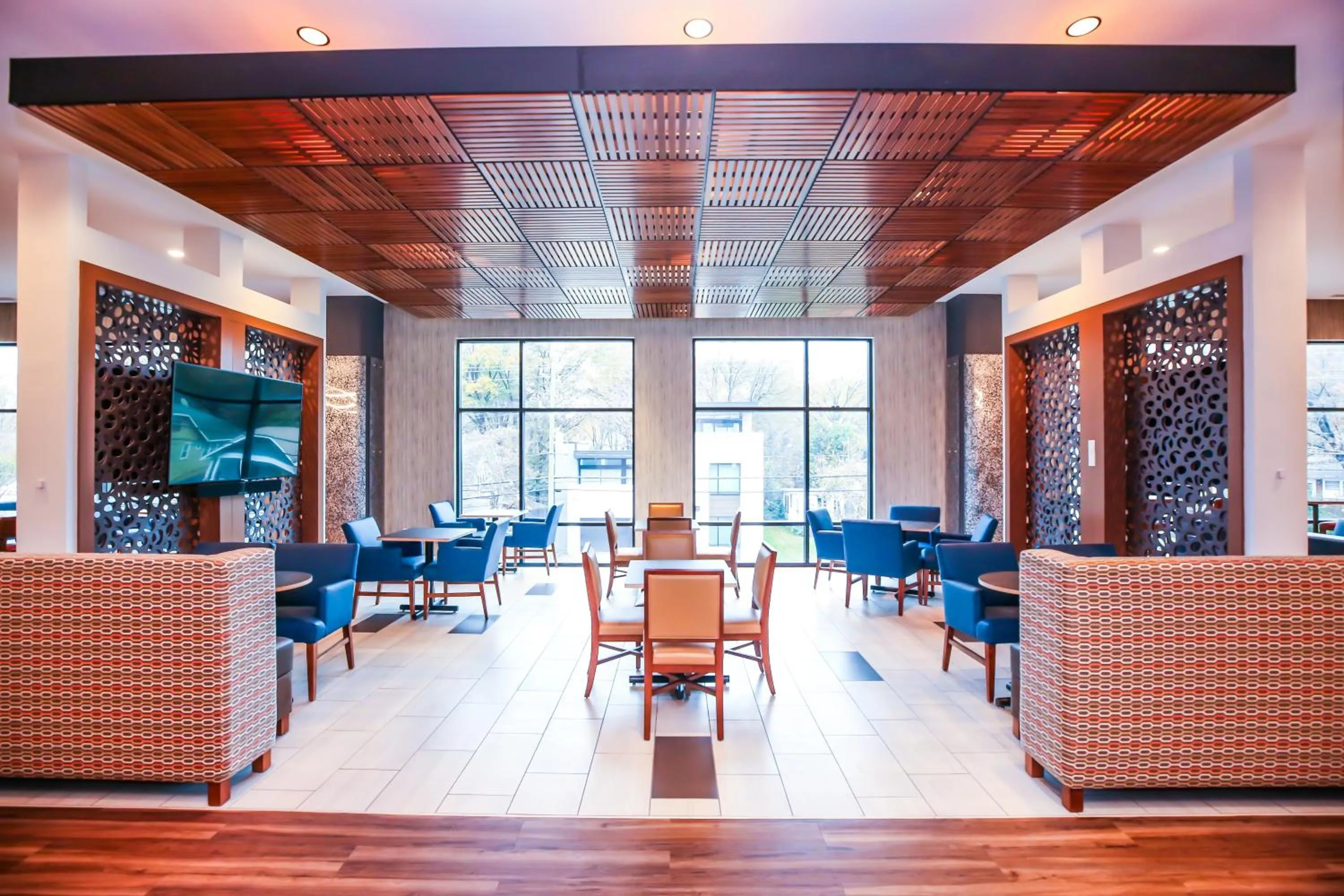 Breakfast in Holiday Inn Express & Suites - Charlotte - South End by IHG