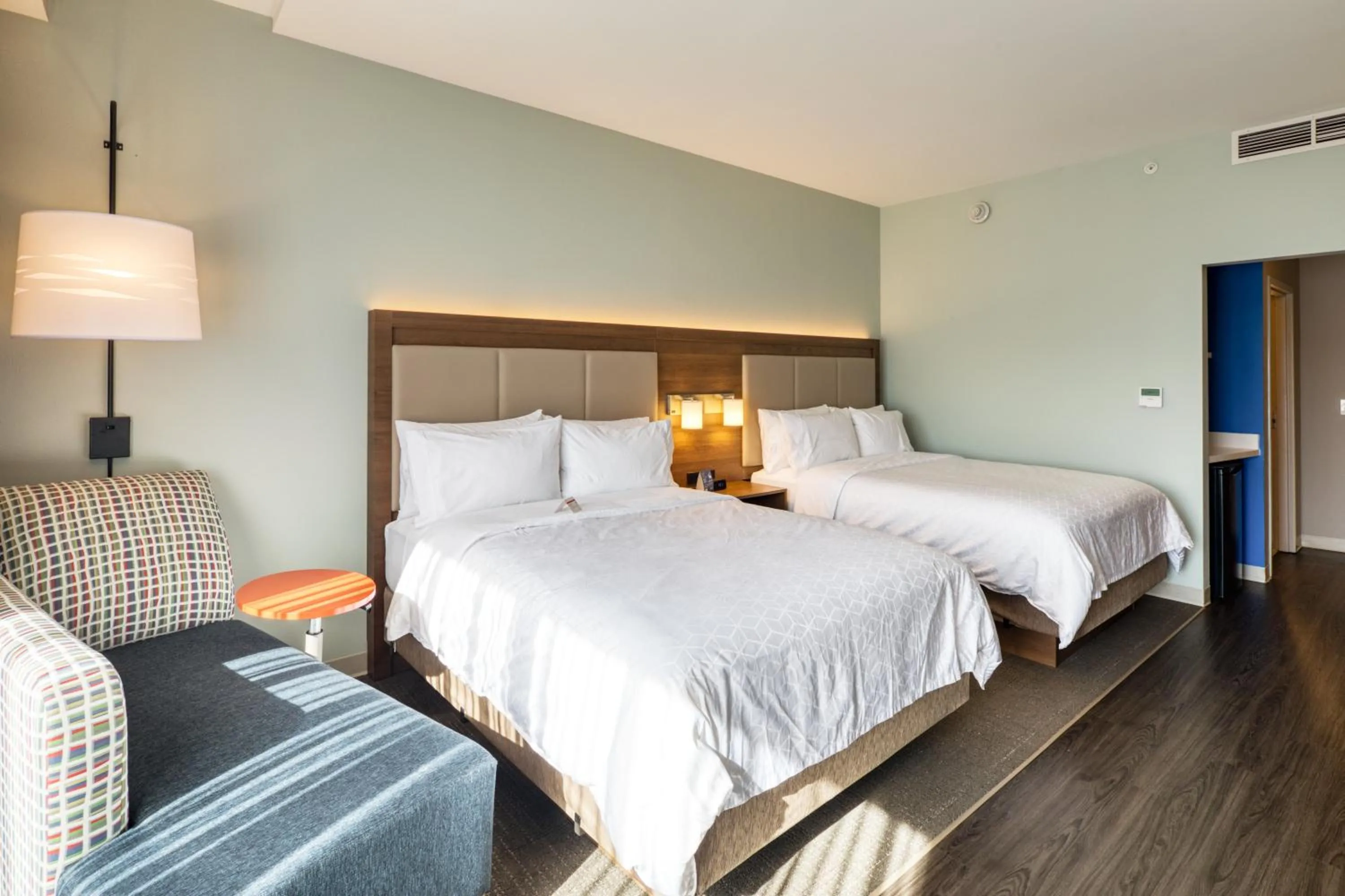 Photo of the whole room, Bed in Holiday Inn Express & Suites - Charlotte - South End by IHG