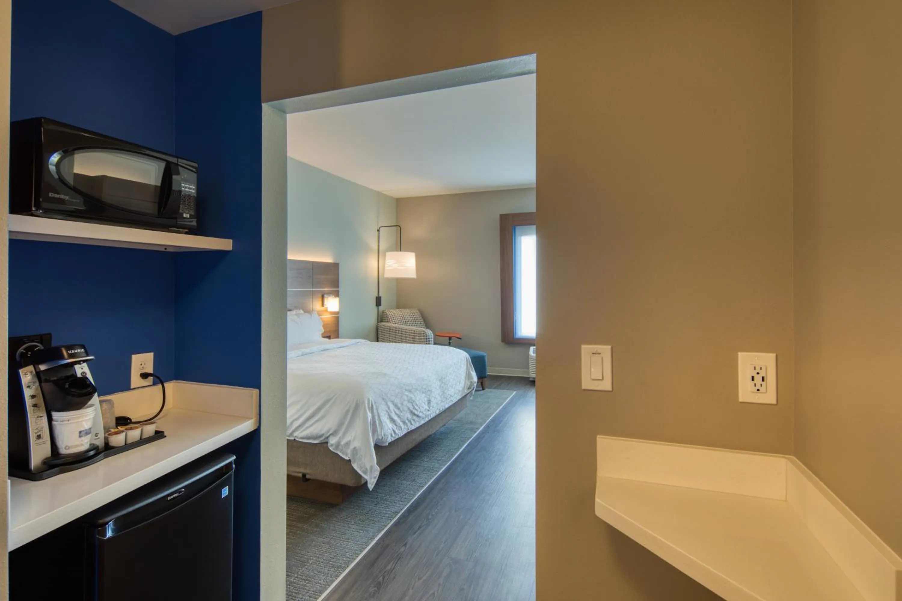 Photo of the whole room, Bed in Holiday Inn Express & Suites - Charlotte - South End by IHG