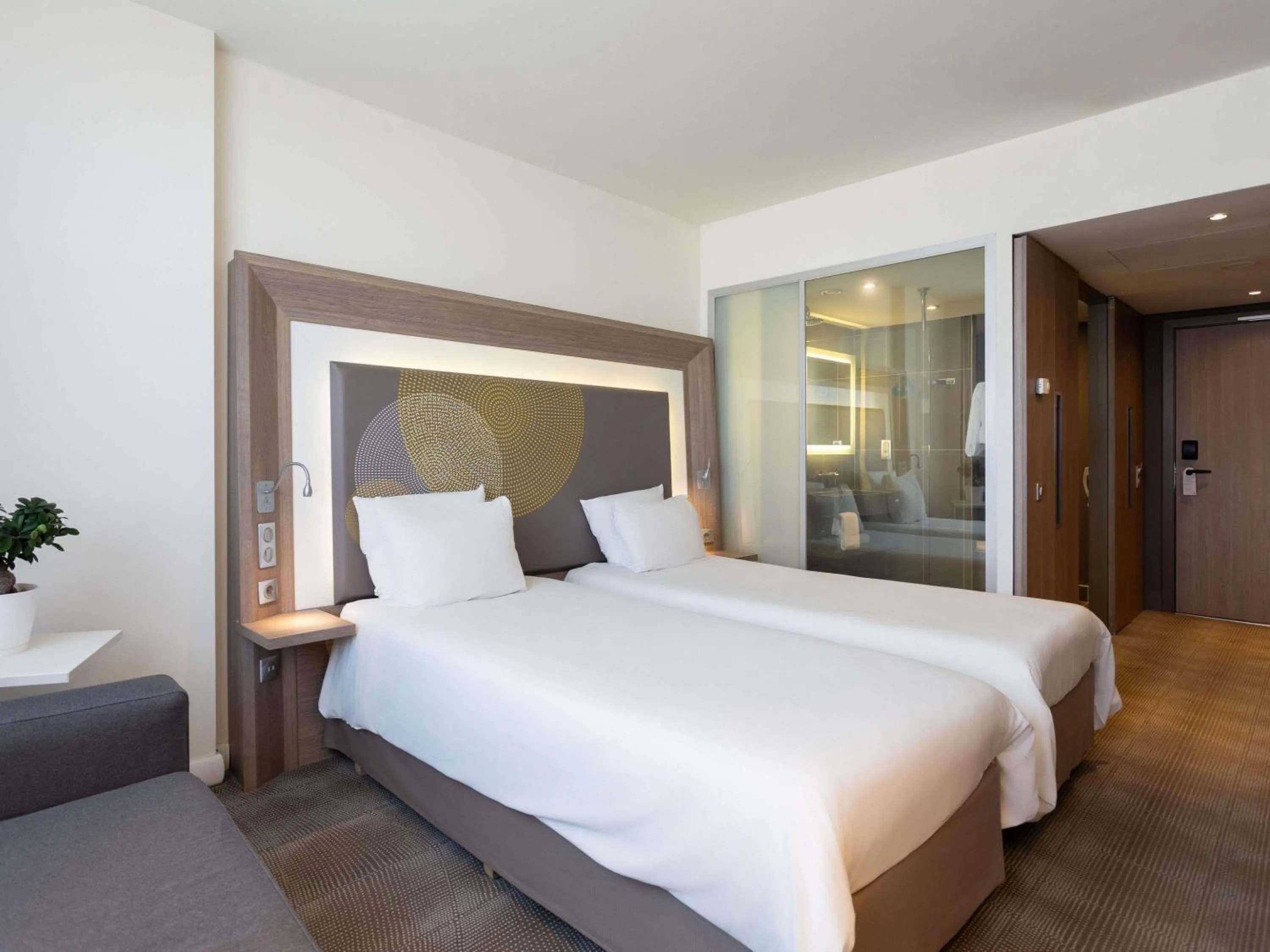 Bedroom, Bed in Novotel Sofia