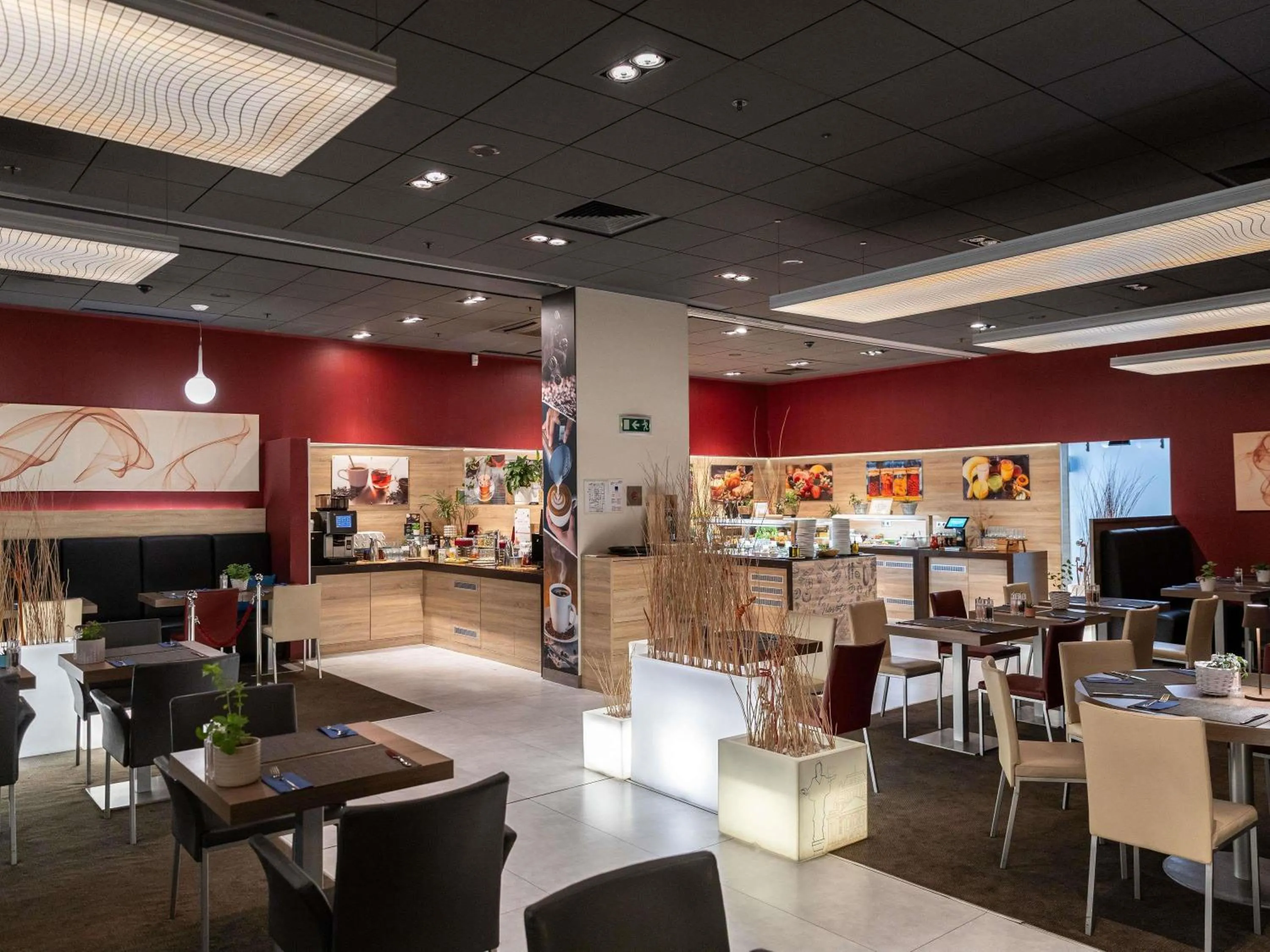 Restaurant/places to eat in Novotel Sofia