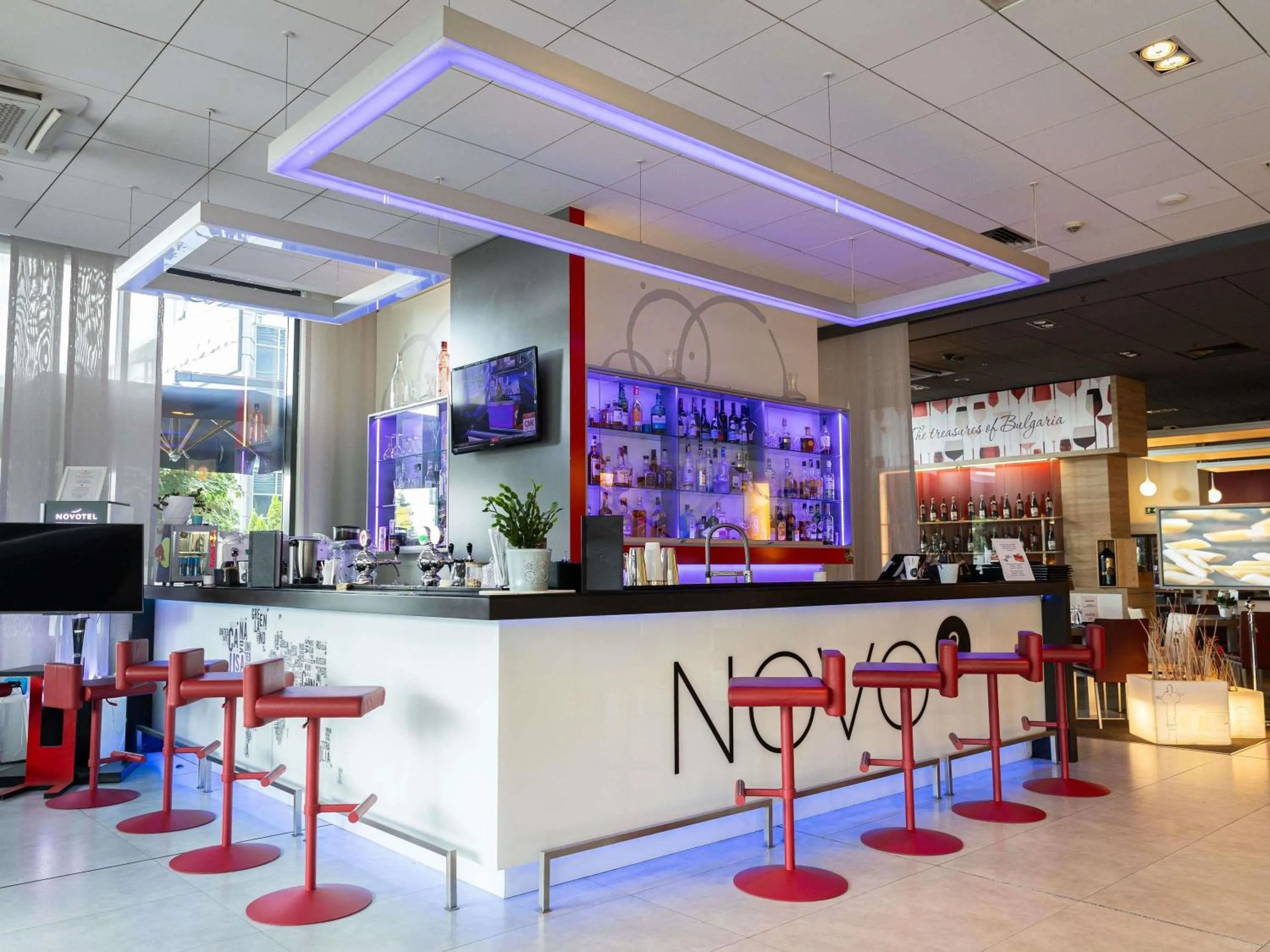 Lounge or bar in Novotel Sofia