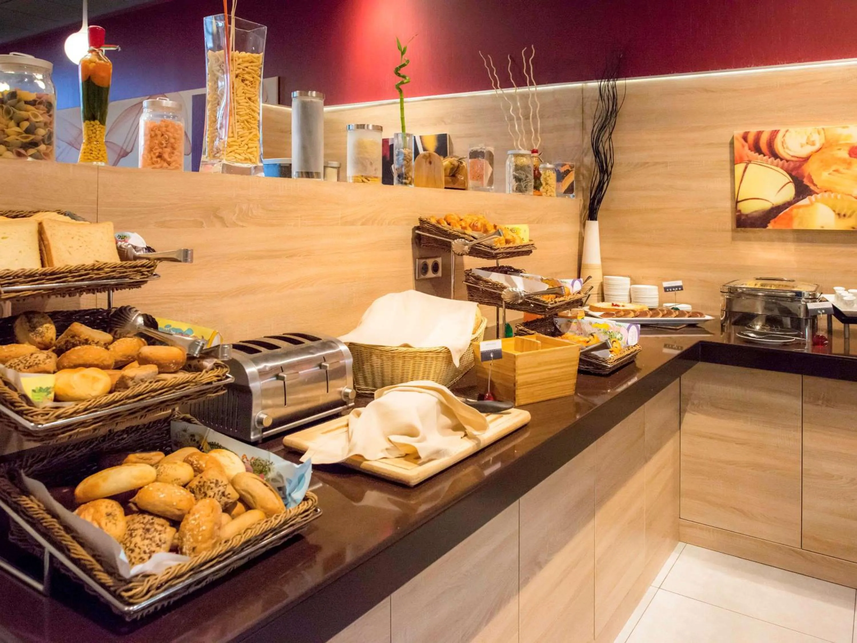 Restaurant/places to eat in Novotel Sofia