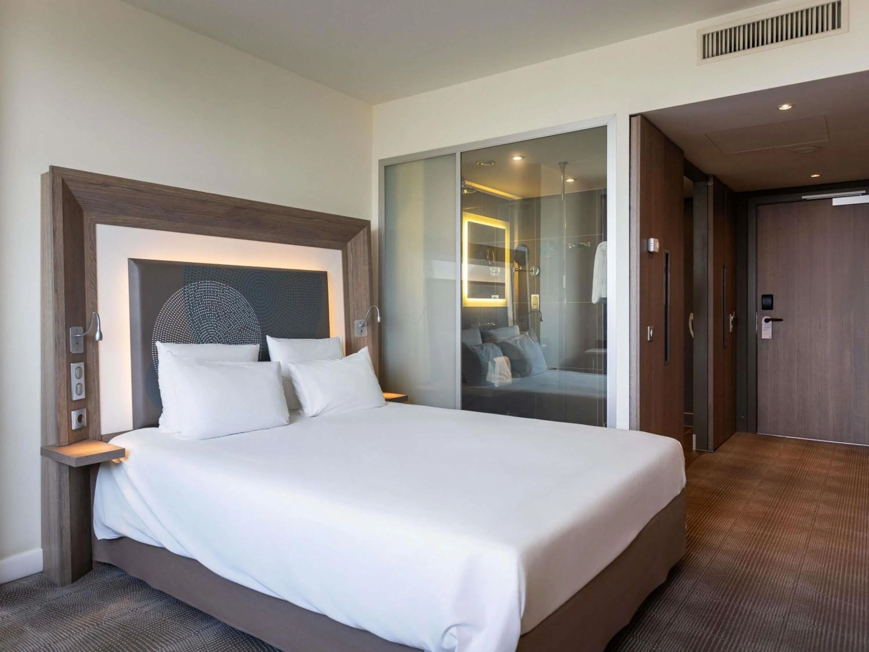 Bedroom, Bed in Novotel Sofia