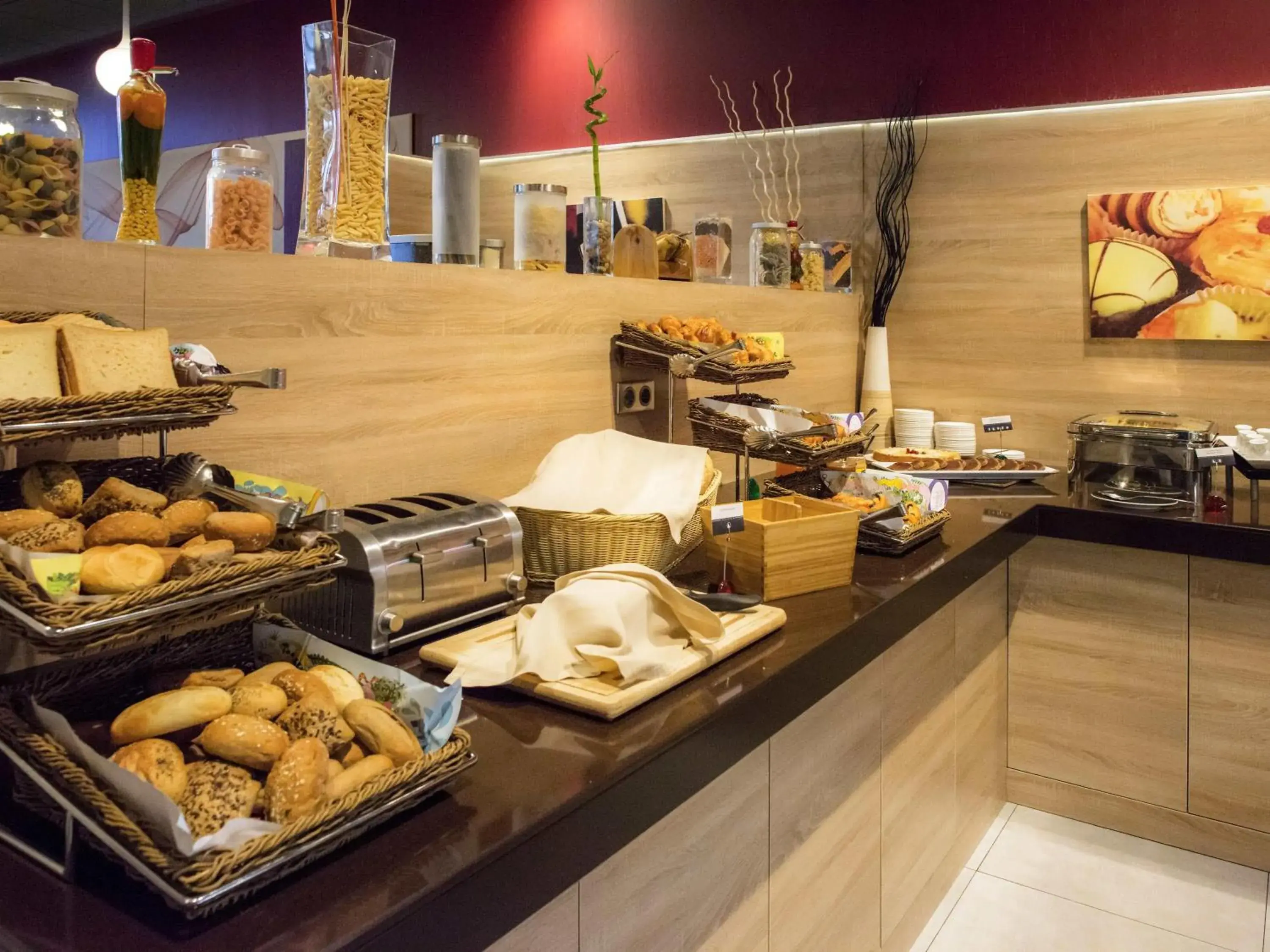 Restaurant/places to eat in Novotel Sofia Restaurant/places to eat in Novotel Sofia