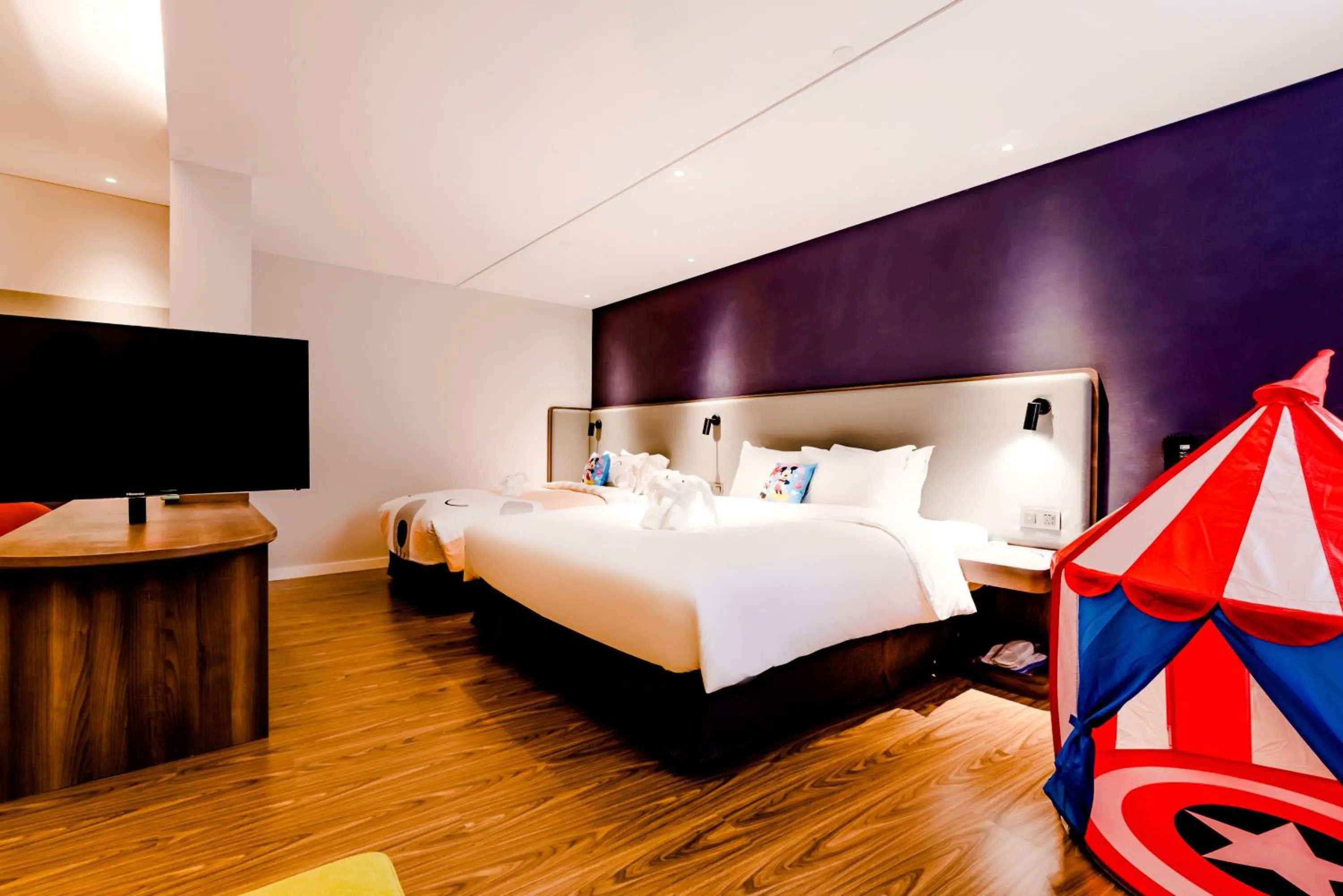 Photo of the whole room, Bed in Holiday Inn Express Taian City Center by IHG