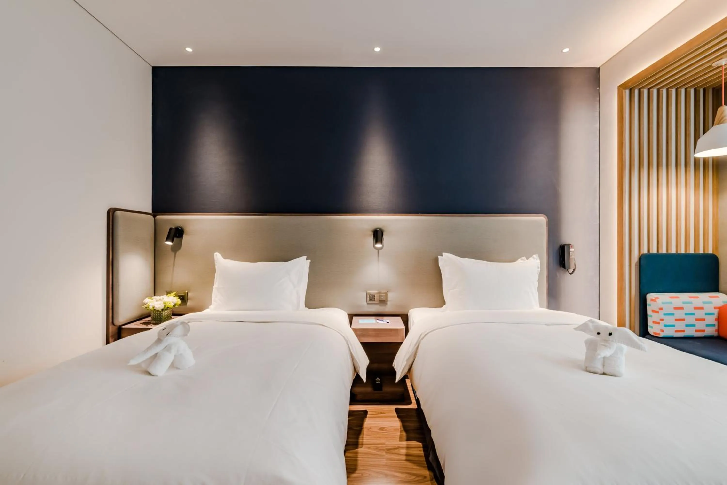 Photo of the whole room, Bed in Holiday Inn Express Taian City Center by IHG