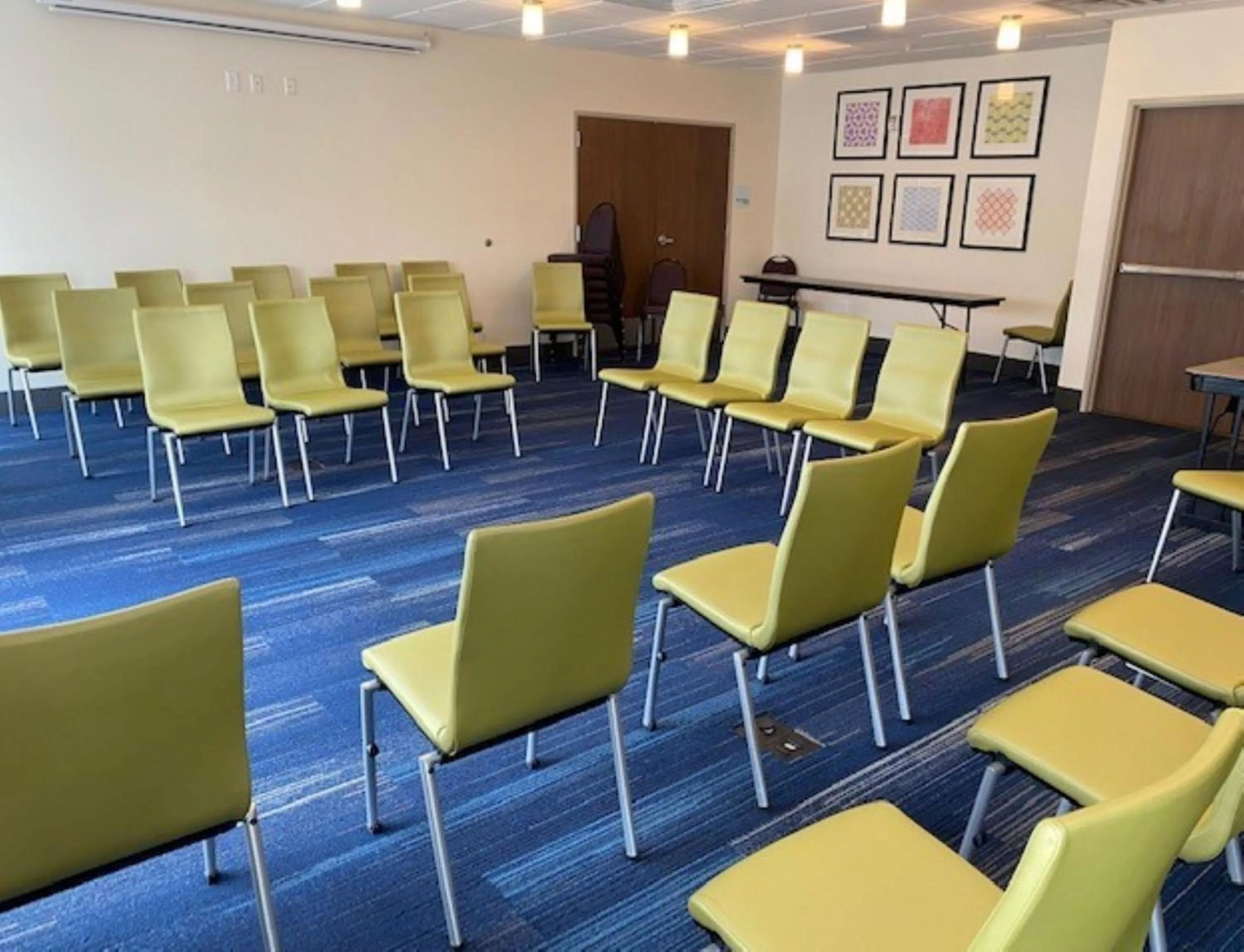 Meeting/conference room in Holiday Inn Express & Suites Warrensburg North by IHG