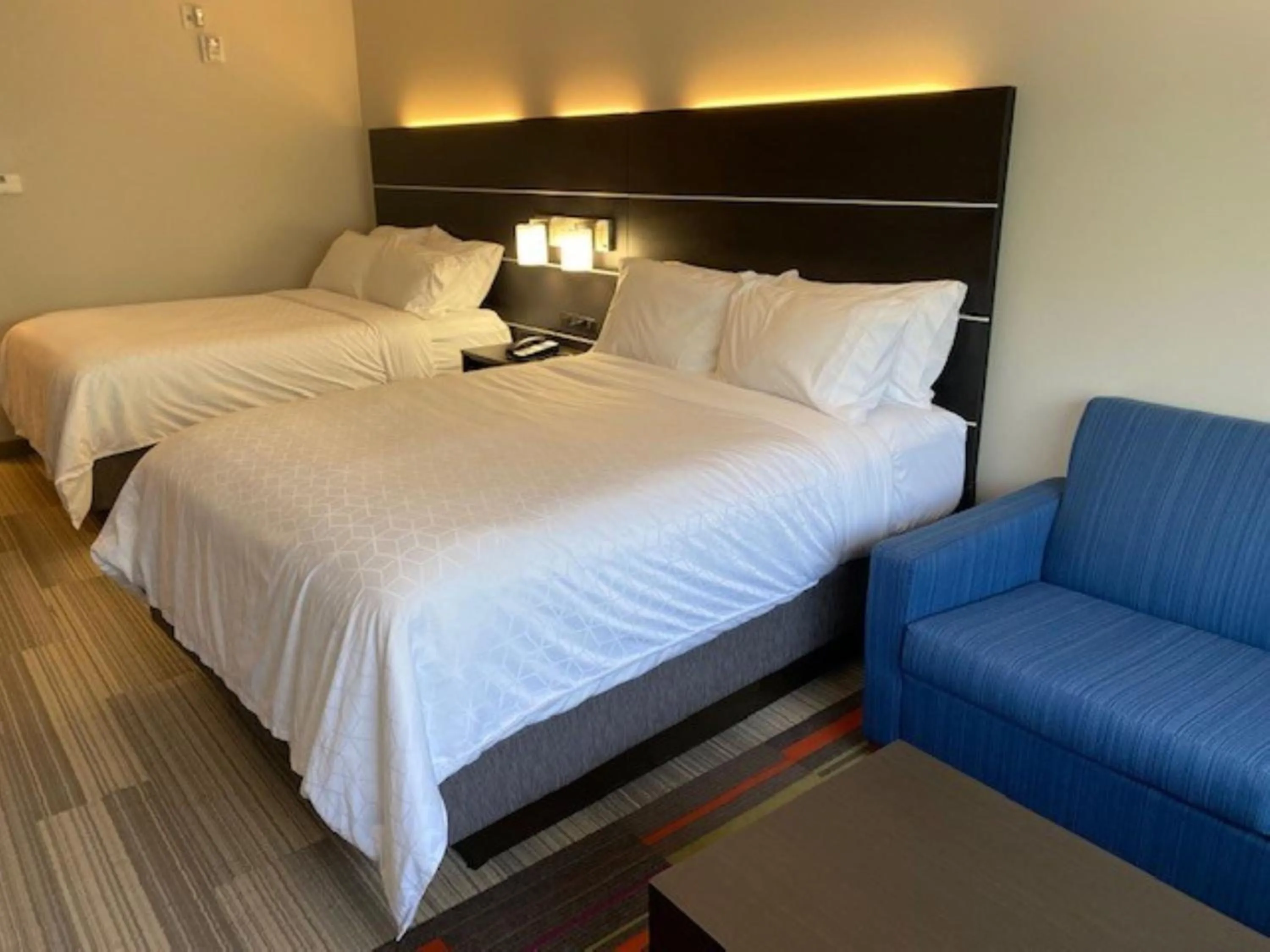 Photo of the whole room, Bed in Holiday Inn Express & Suites Warrensburg North by IHG