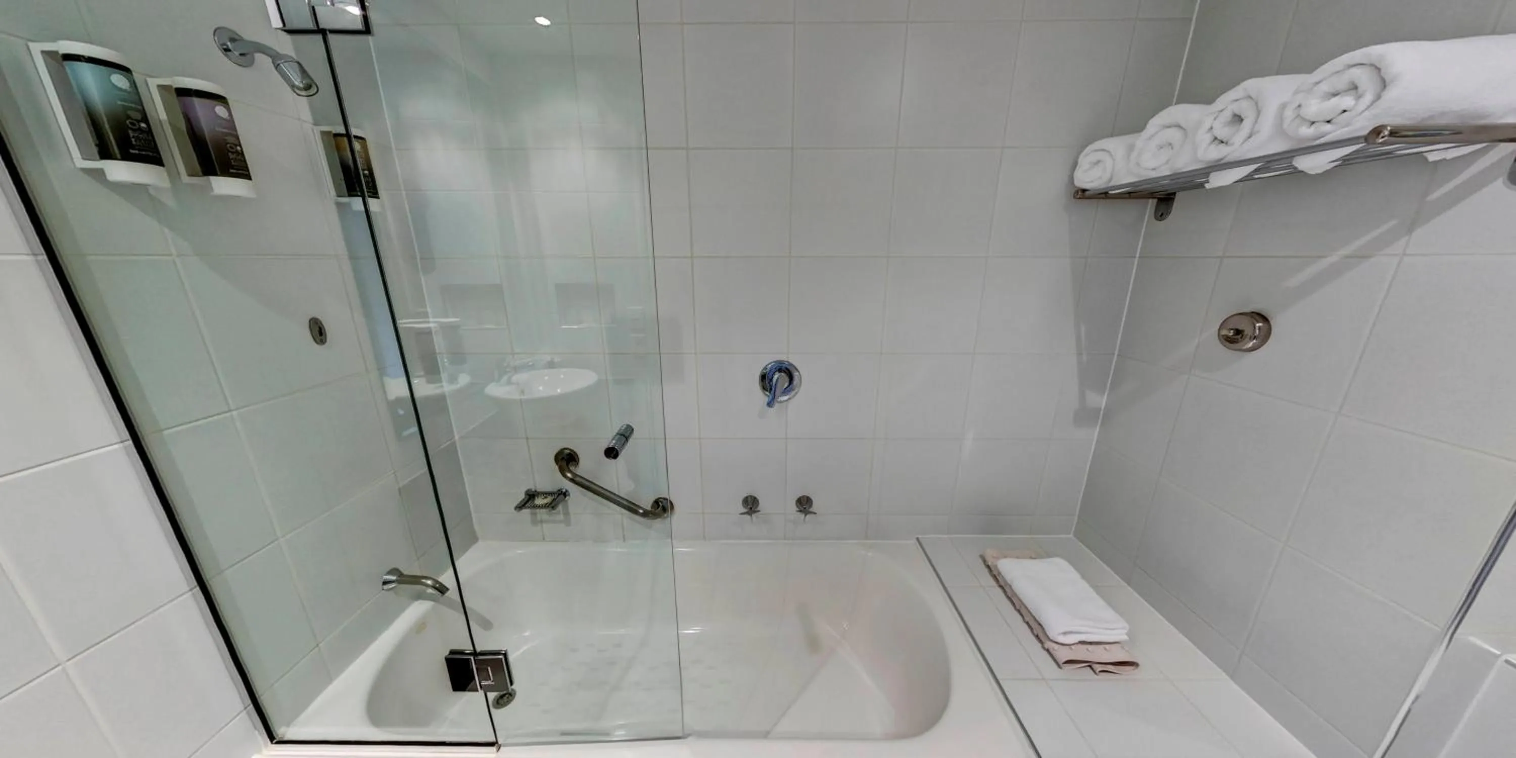 Bathroom in Rutherford Hotel Nelson - A Heritage Hotel