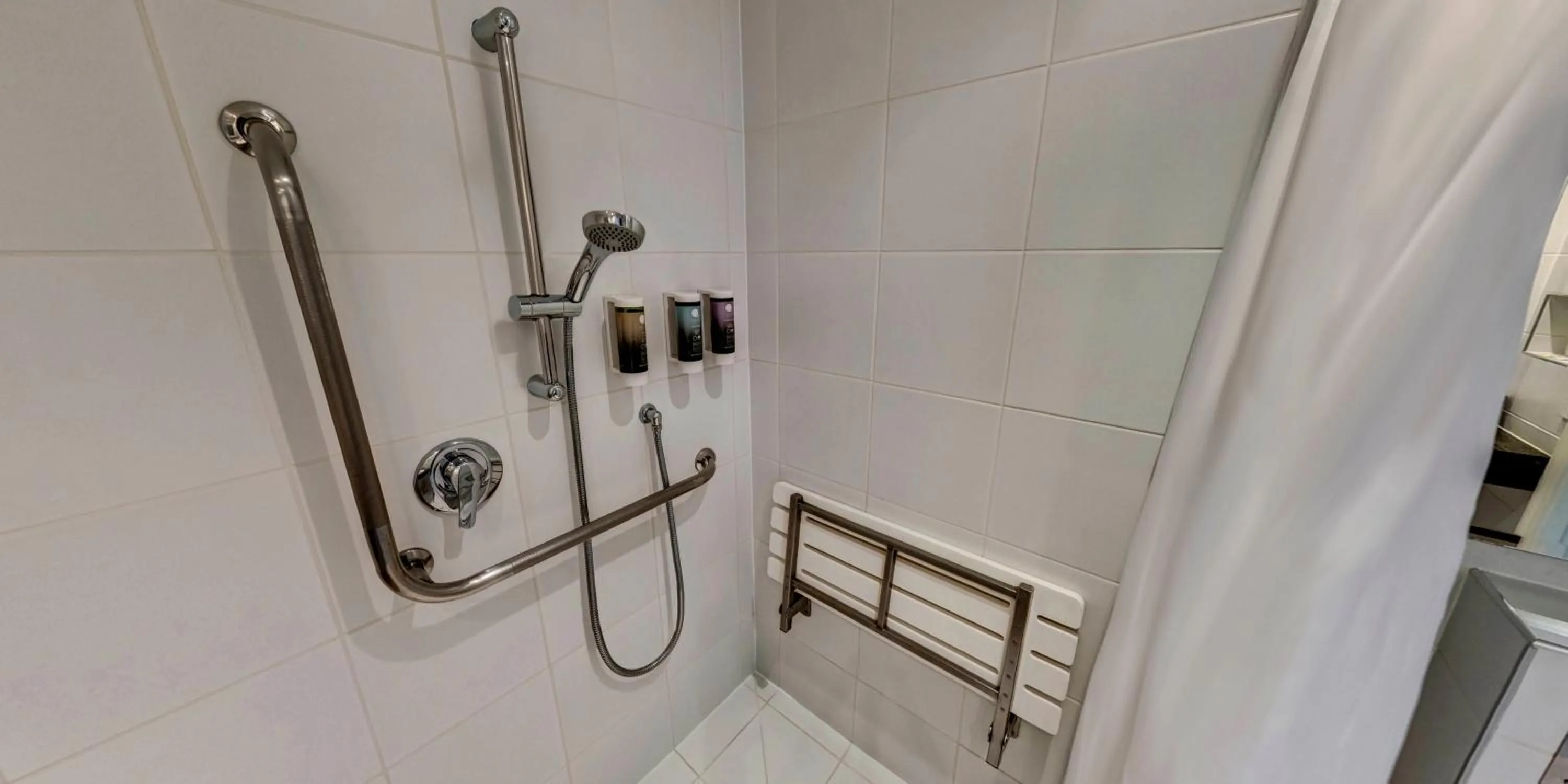 Bathroom in Rutherford Hotel Nelson - A Heritage Hotel