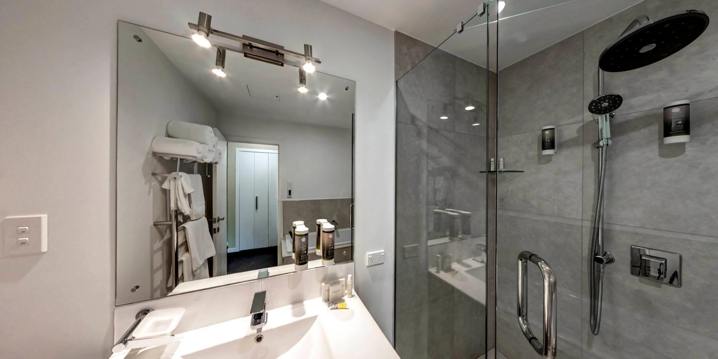 Bathroom in Rutherford Hotel Nelson - A Heritage Hotel