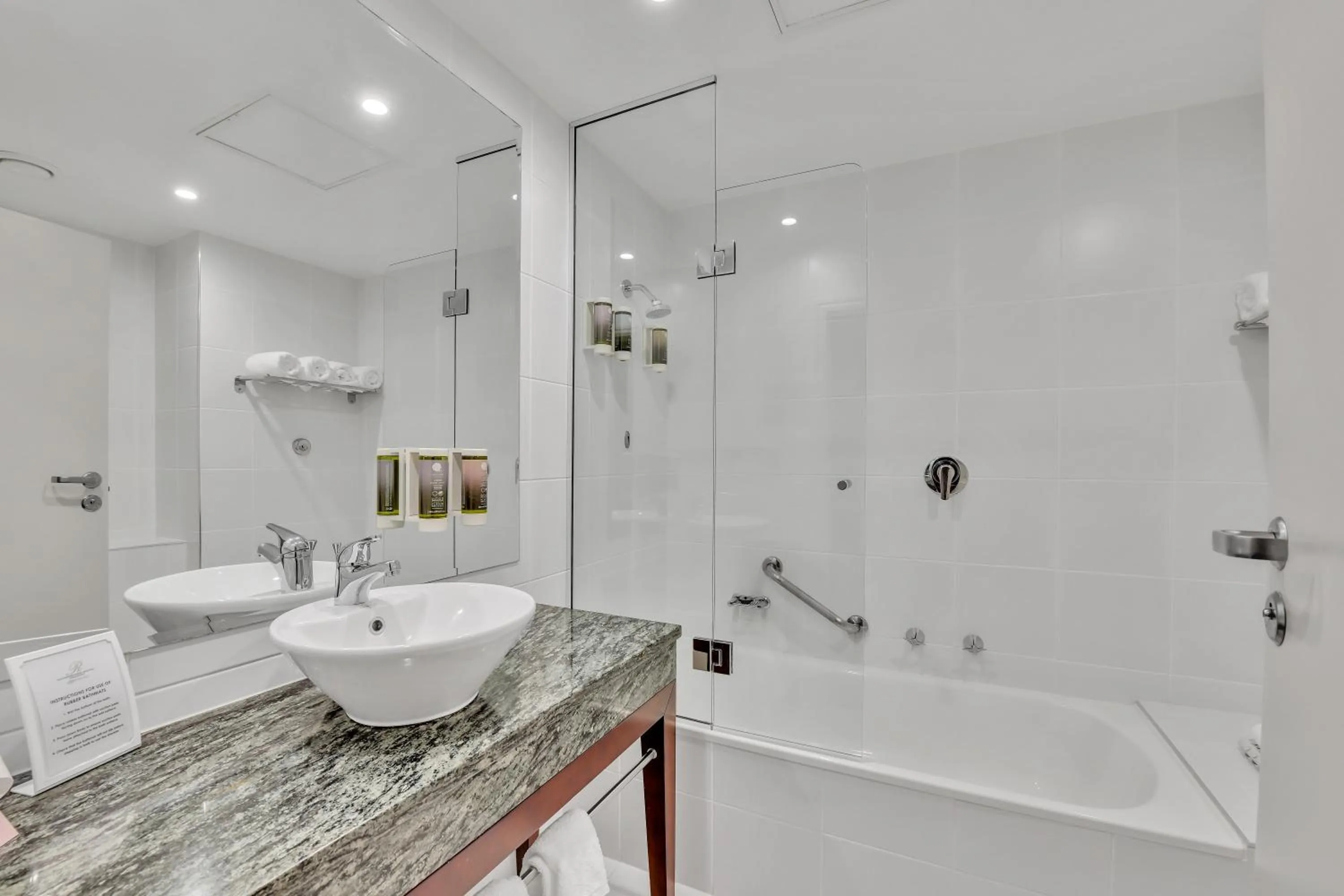 Shower in Rutherford Hotel Nelson - A Heritage Hotel