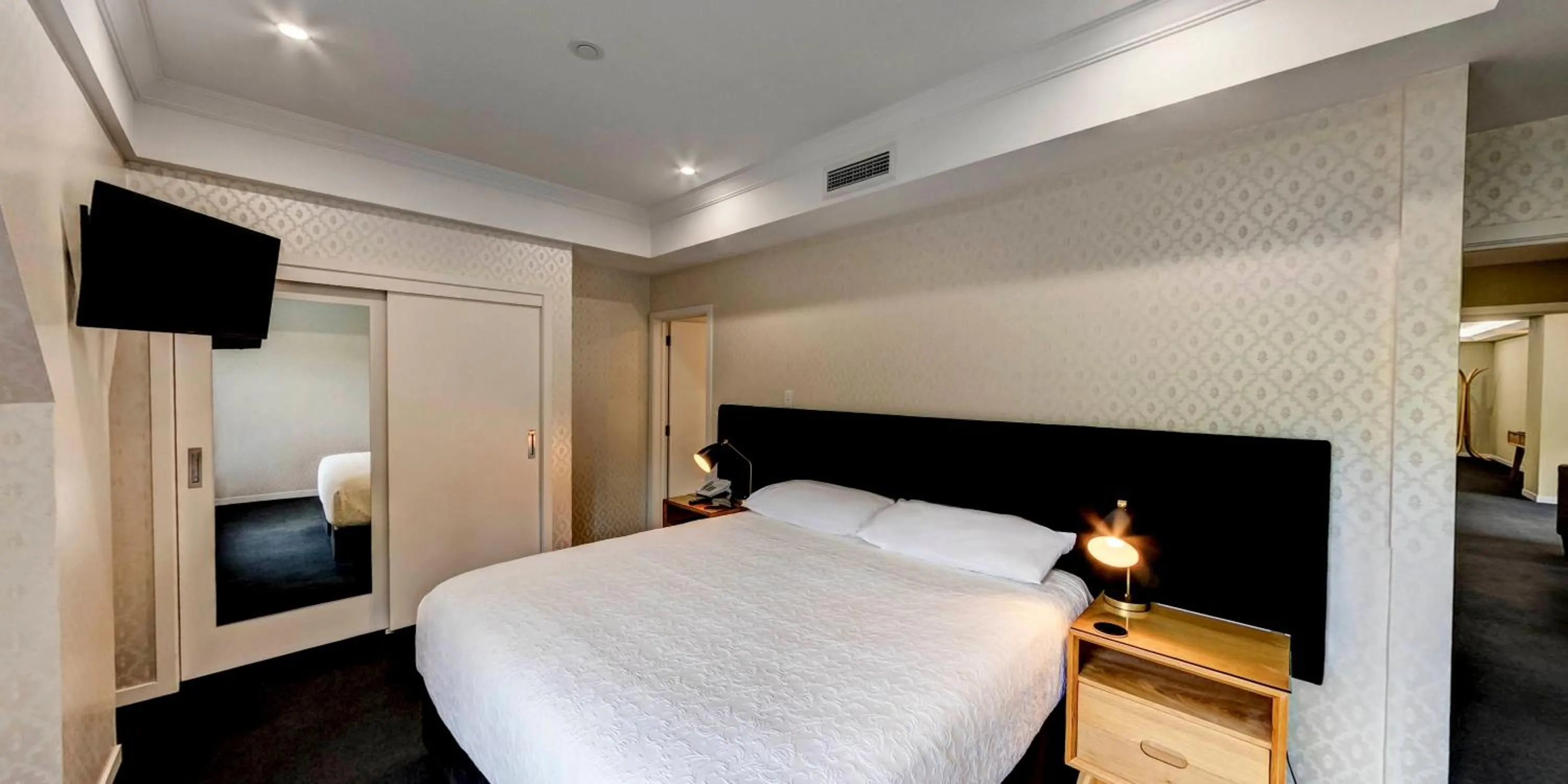 Bedroom, Bed in Rutherford Hotel Nelson - A Heritage Hotel