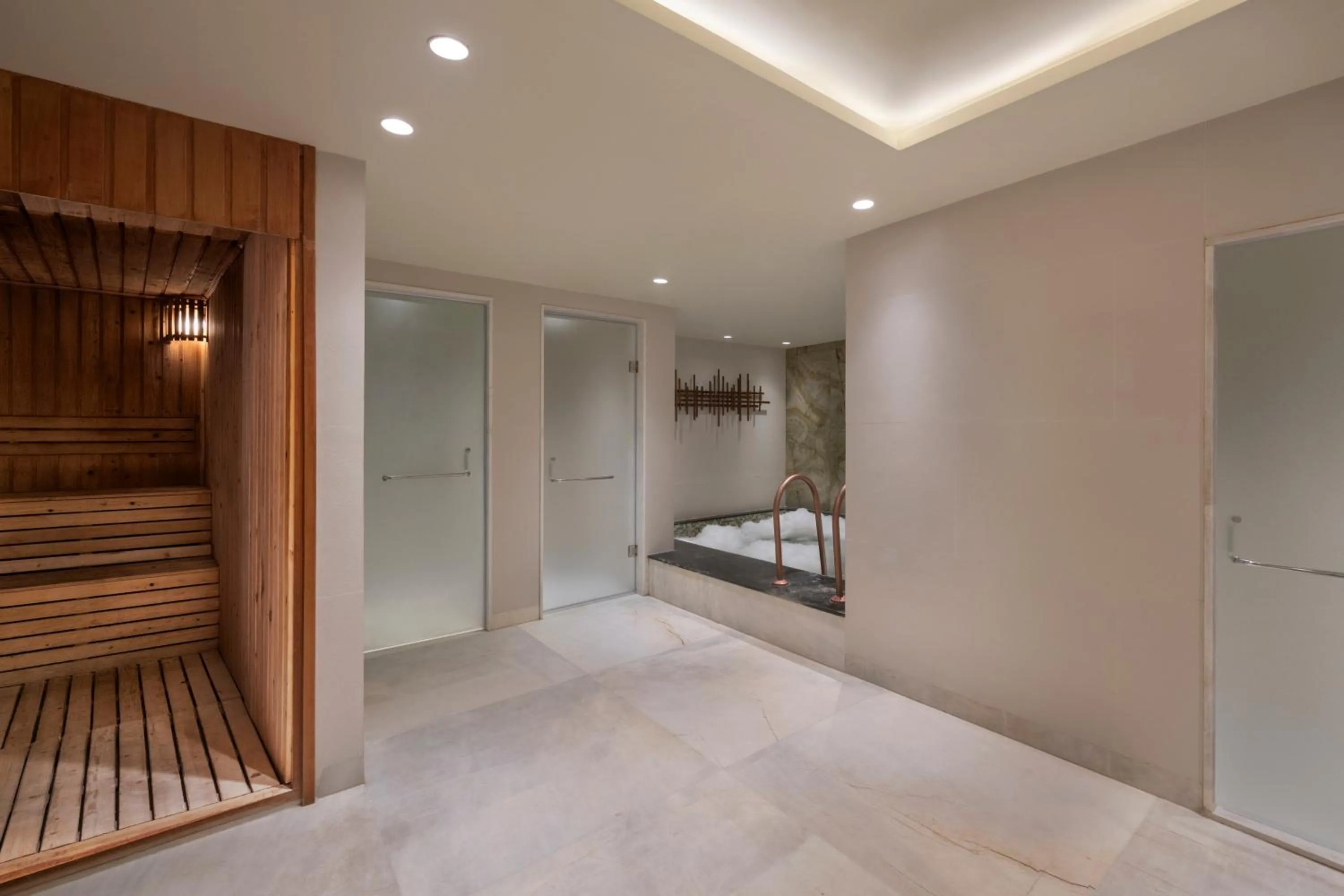 Shower in The Khyber Himalayan Resort & Spa