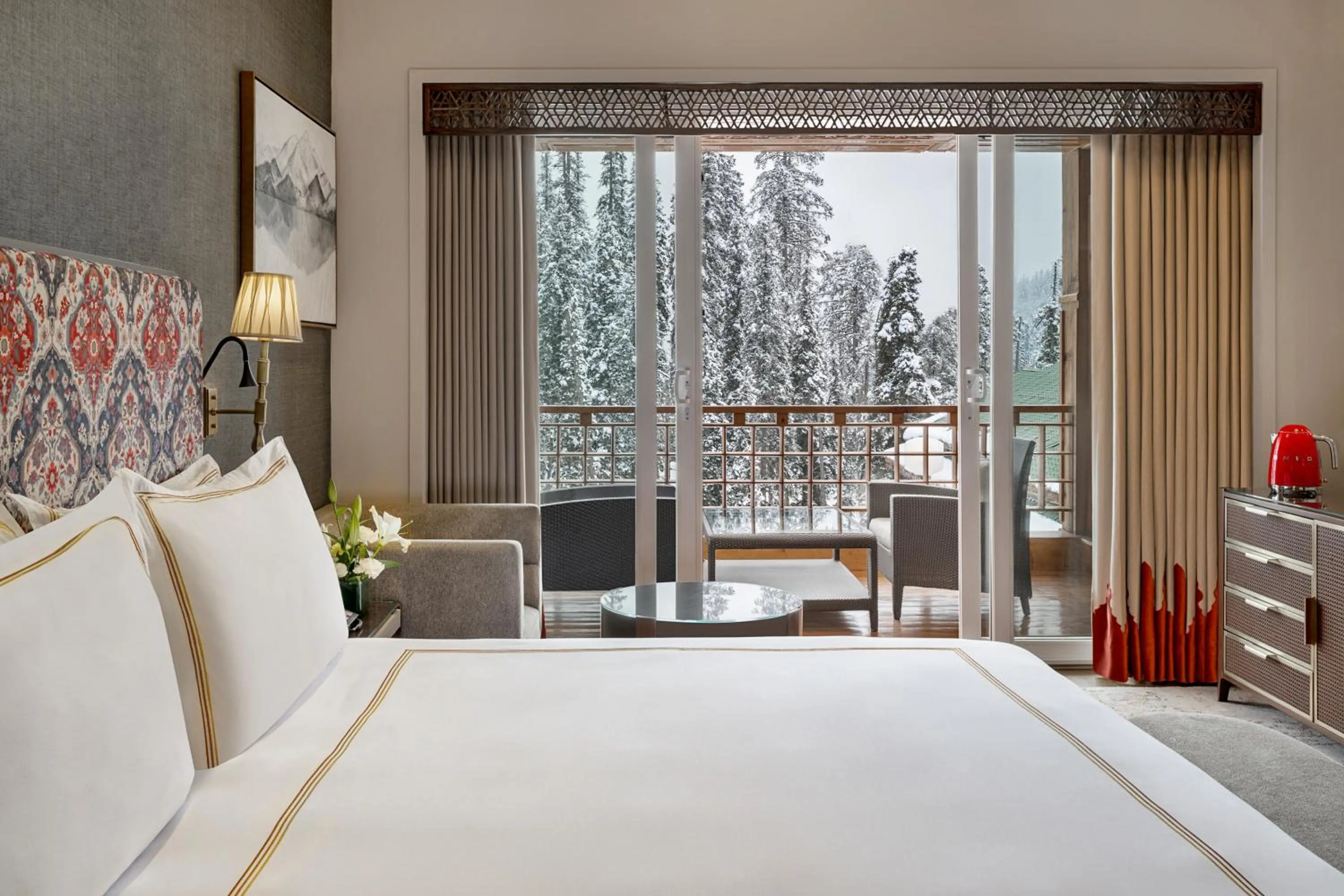 Bed in The Khyber Himalayan Resort & Spa