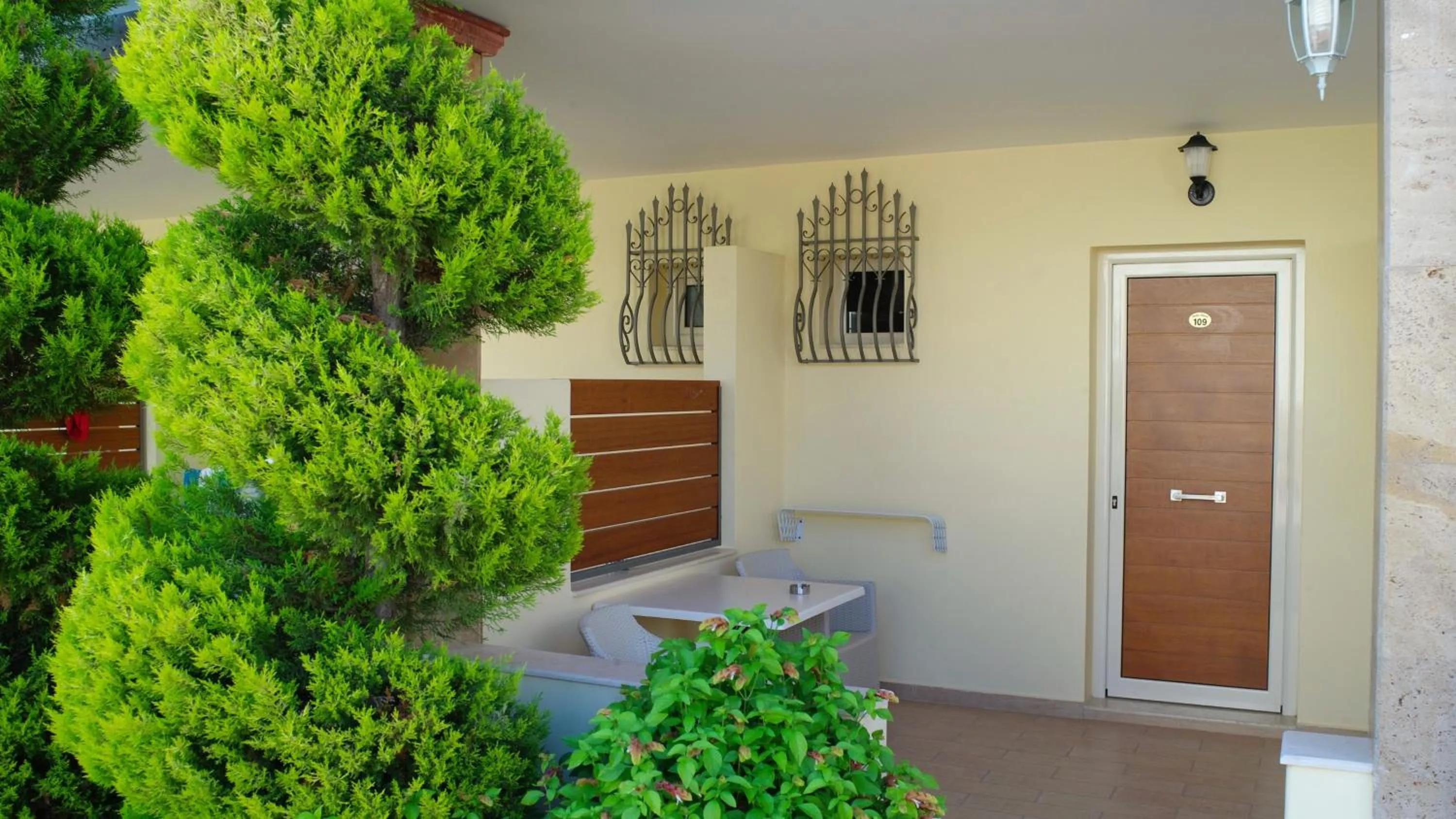 Bella Elena by Estia