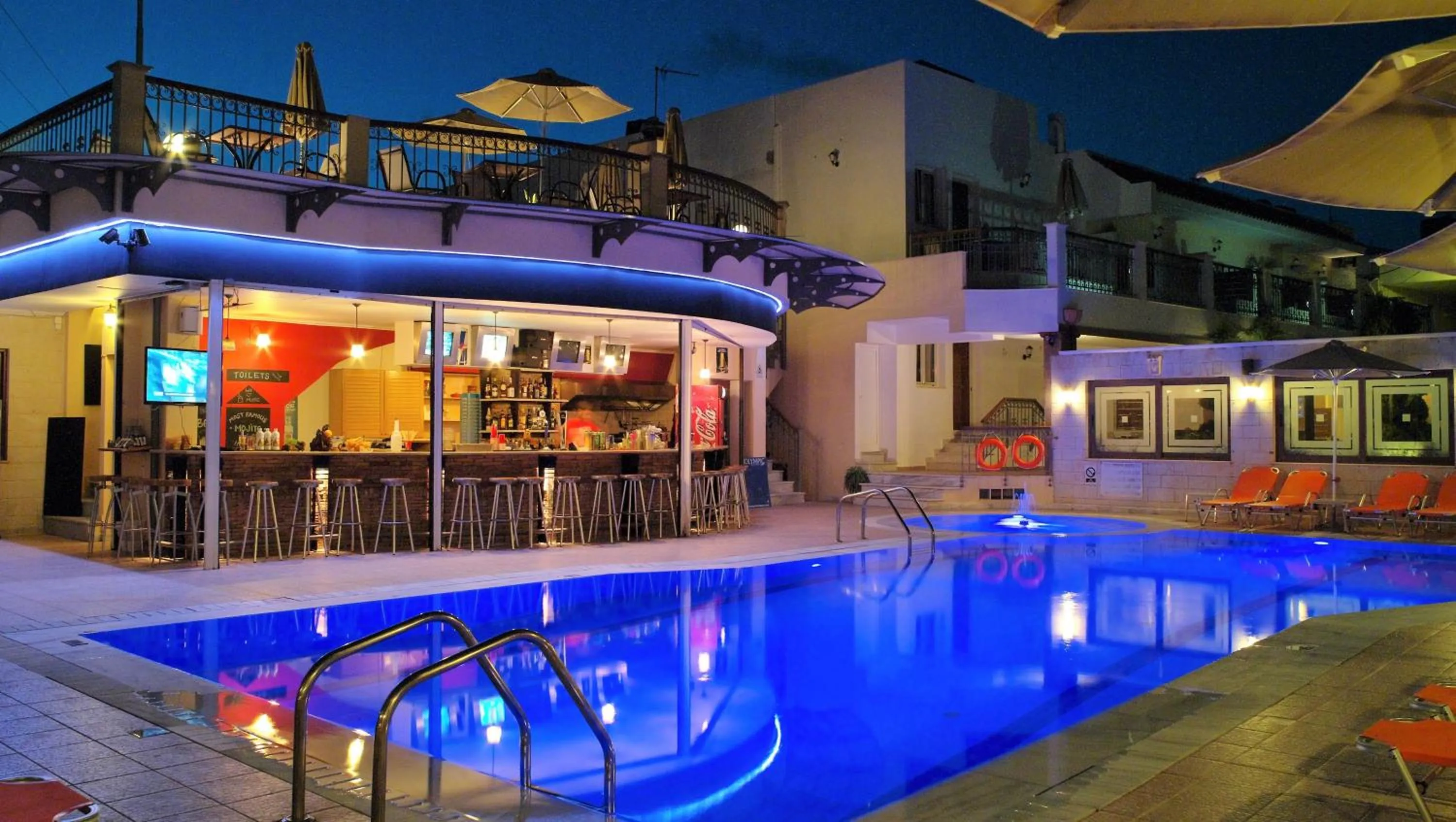 Swimming pool in Bella Elena by Estia