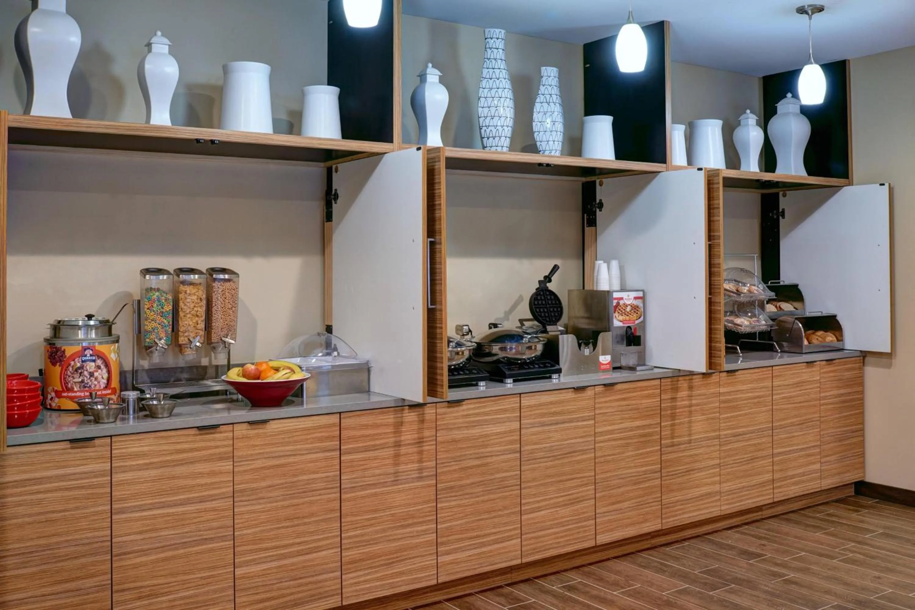 Breakfast in TownePlace Suites by Marriott Jackson