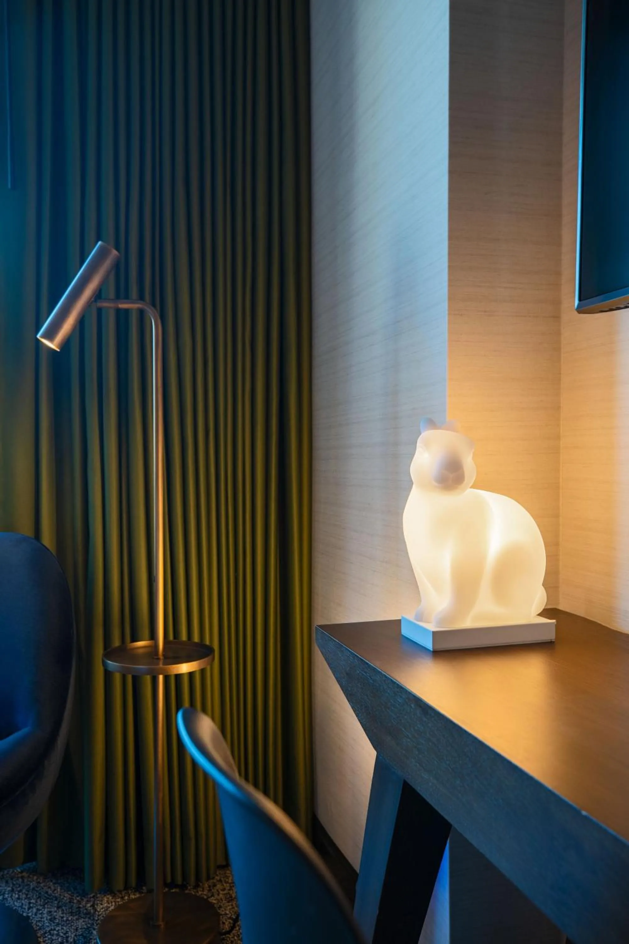 Photo of the whole room in Renaissance New York Chelsea Hotel