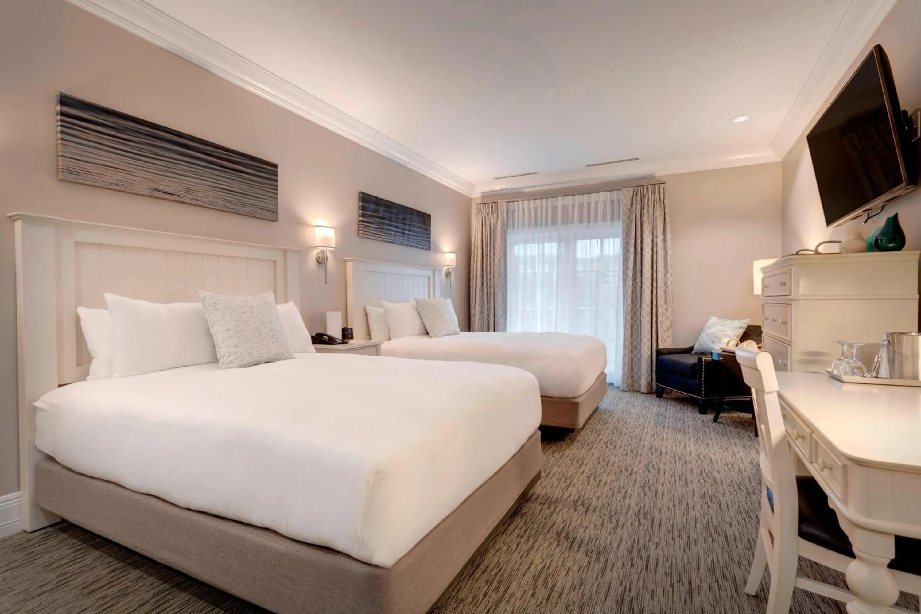 Queen Room with Two Queen Beds and Inland View in Inn at Bay Harbor