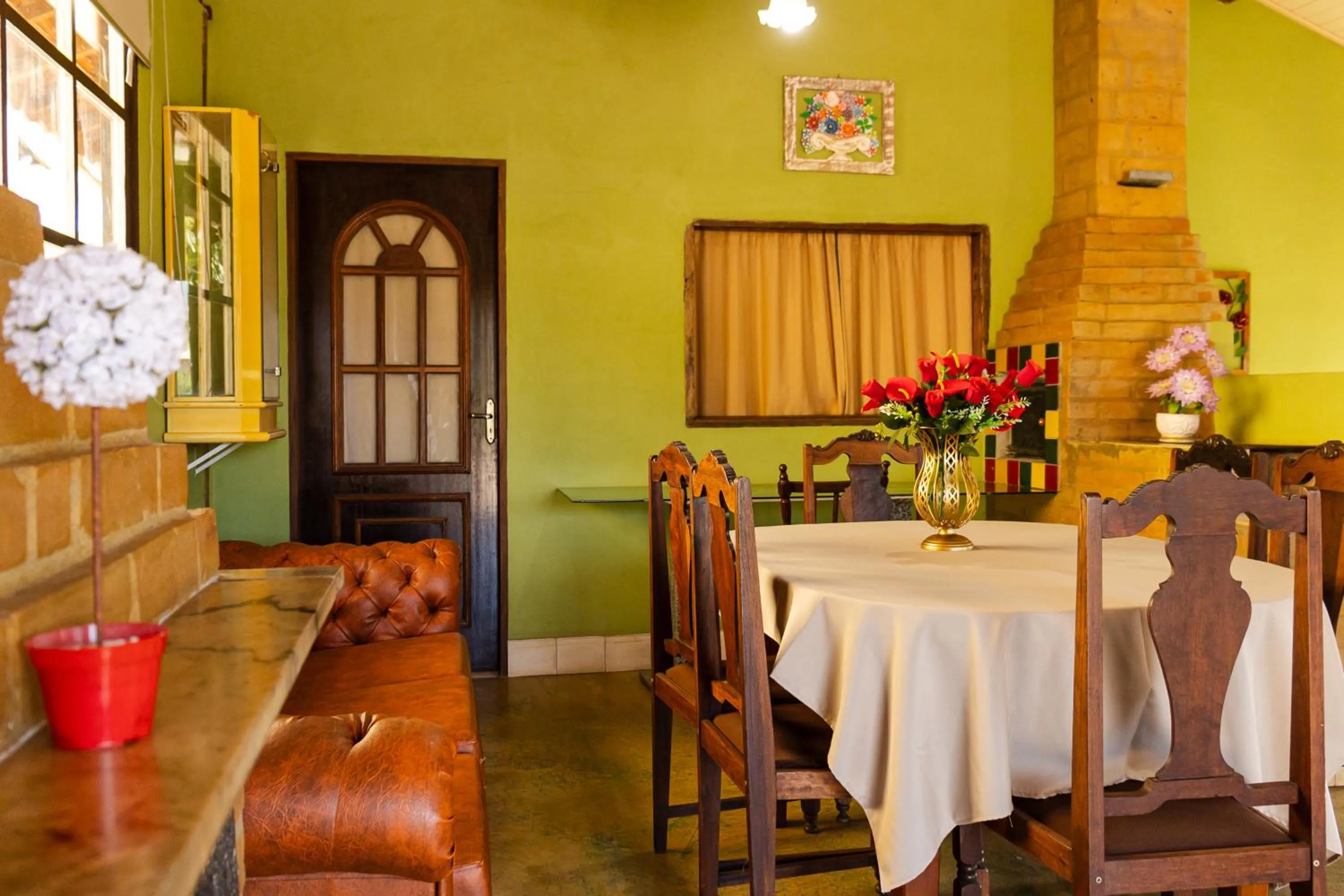 Seating area in Pousada Chalés São Francisco