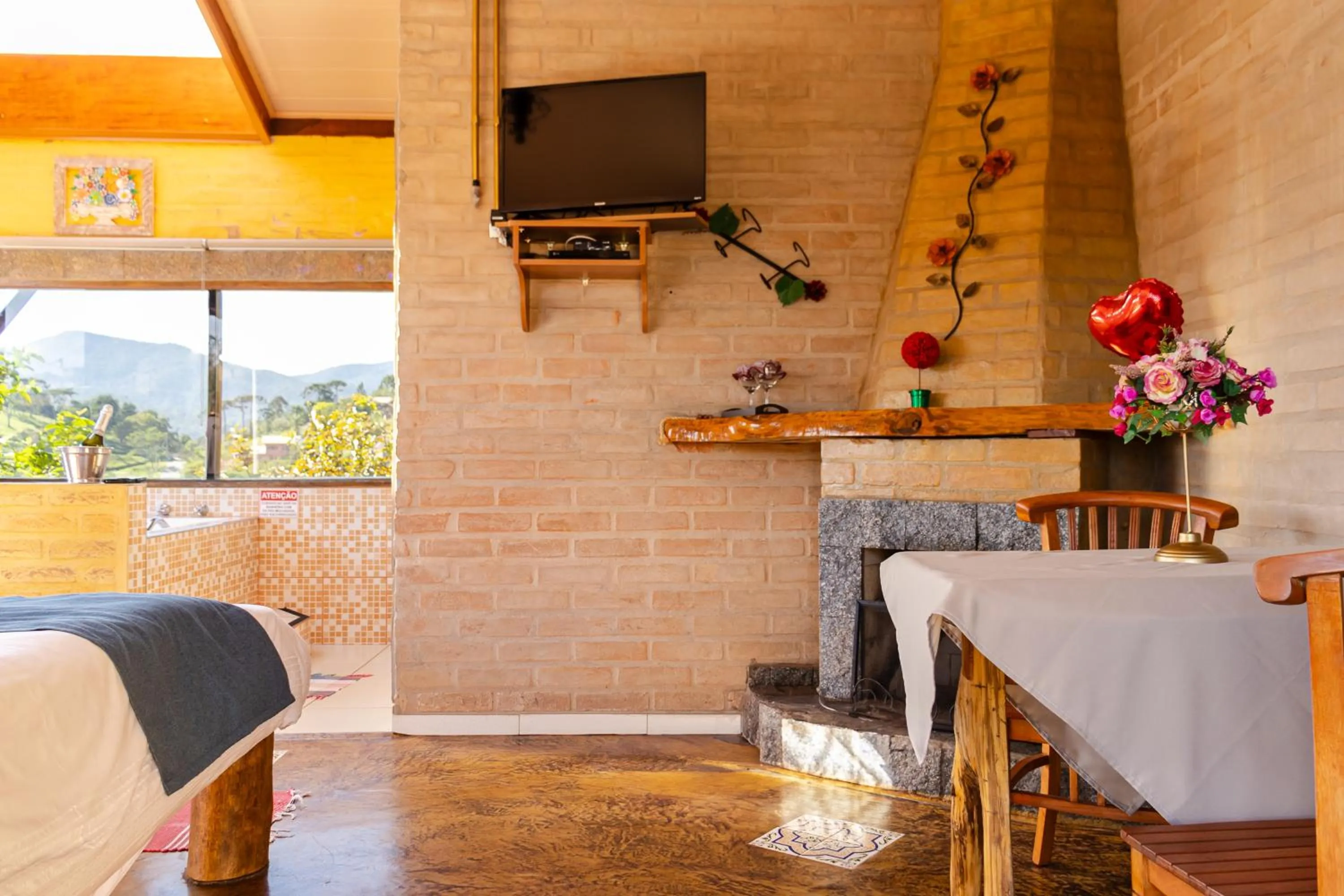 TV and multimedia in Pousada Chalés São Francisco