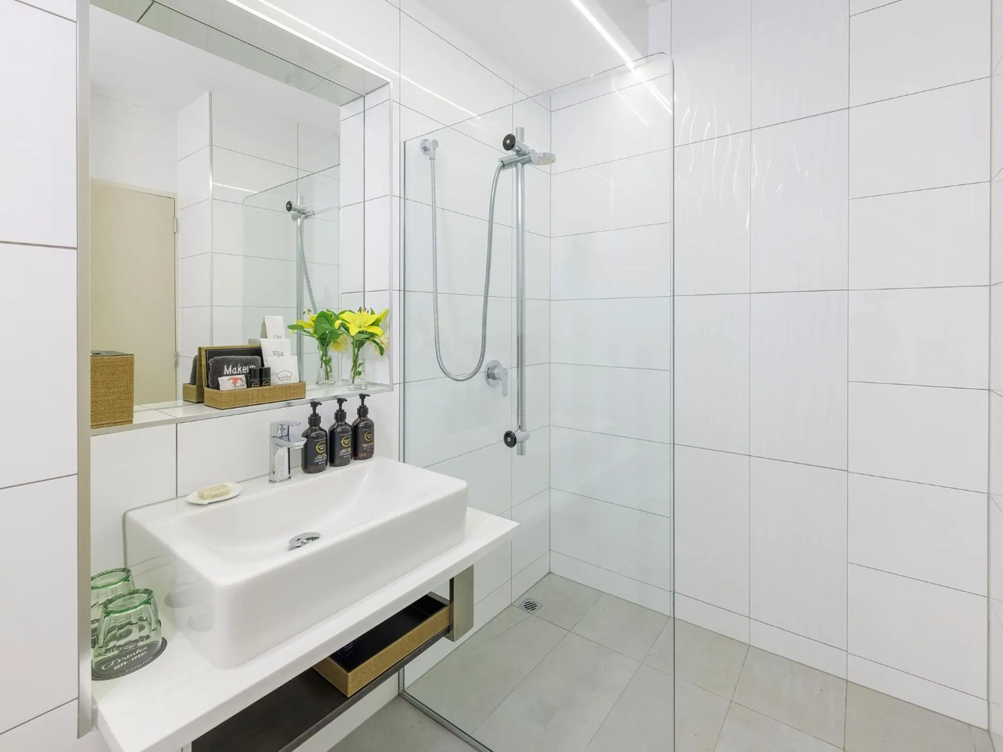 Shower in JetPark Auckland Airport Hotel