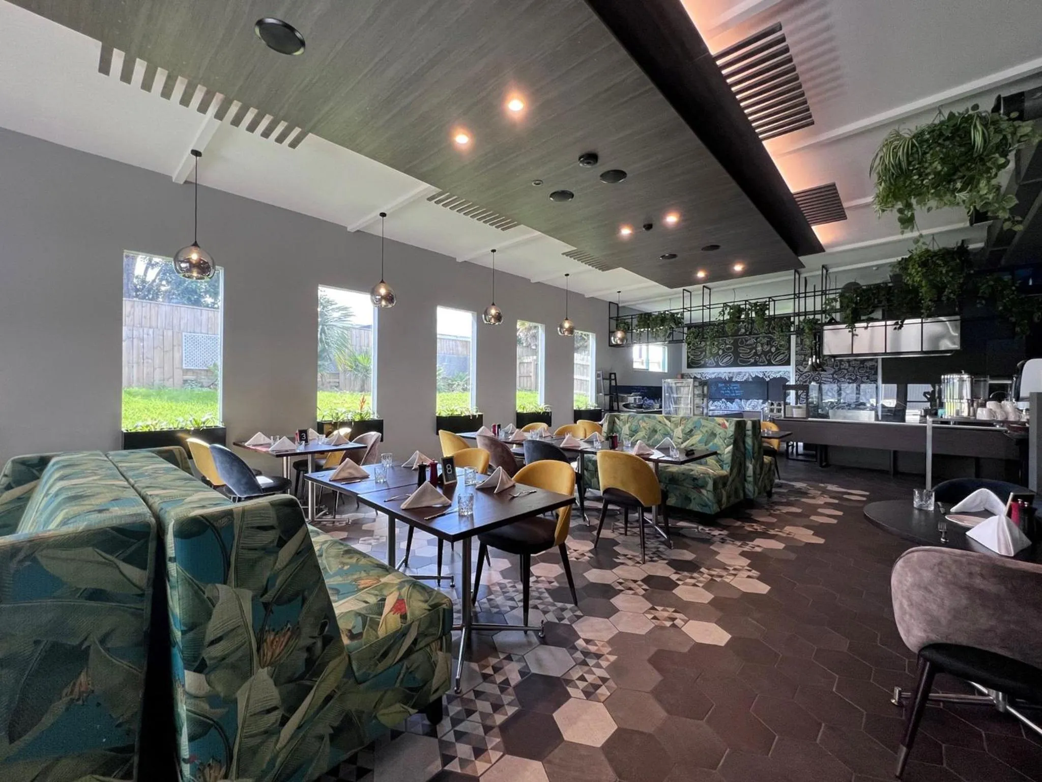 Restaurant/places to eat in JetPark Auckland Airport Hotel