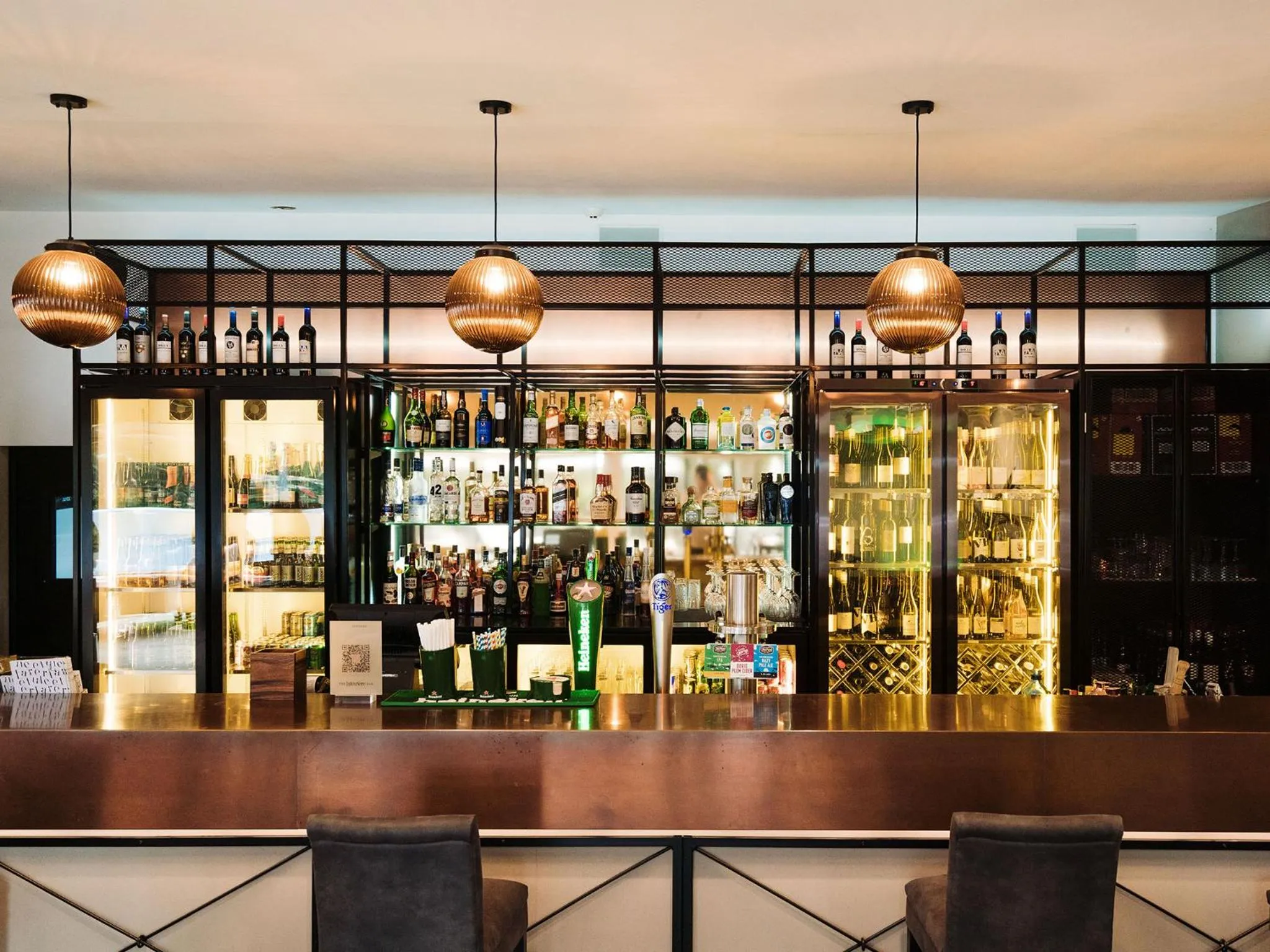 Lounge or bar in JetPark Auckland Airport Hotel