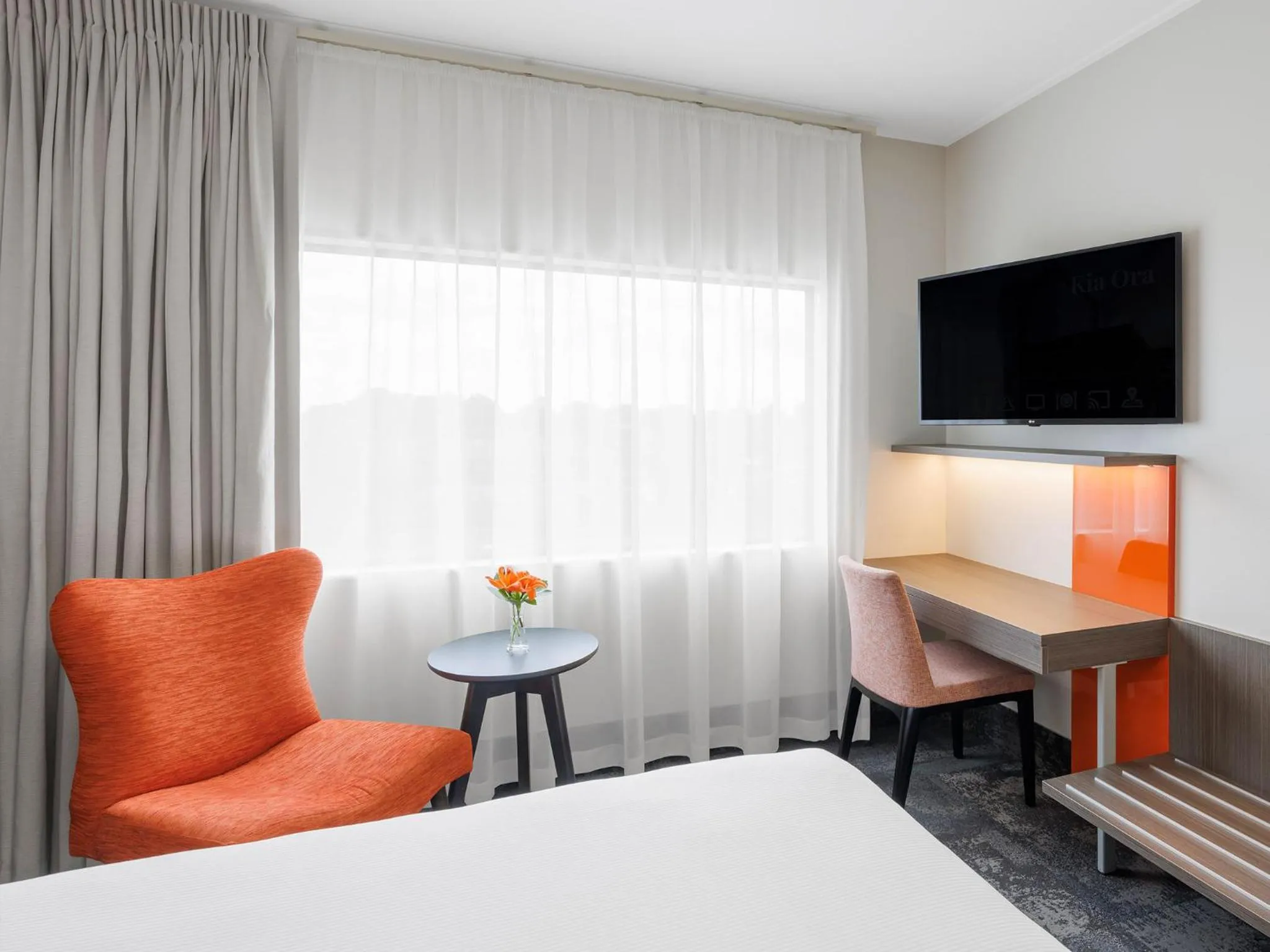 Bed in JetPark Auckland Airport Hotel