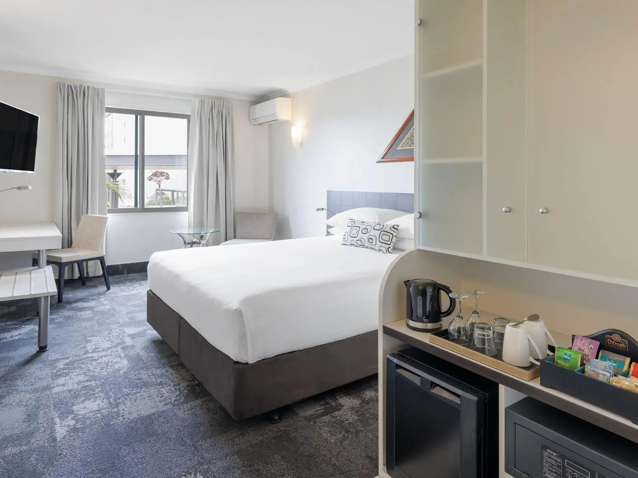 Bed in JetPark Auckland Airport Hotel Bed in JetPark Auckland Airport Hotel