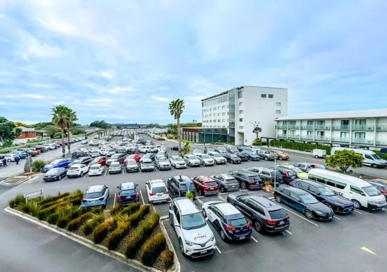 Parking in JetPark Auckland Airport Hotel