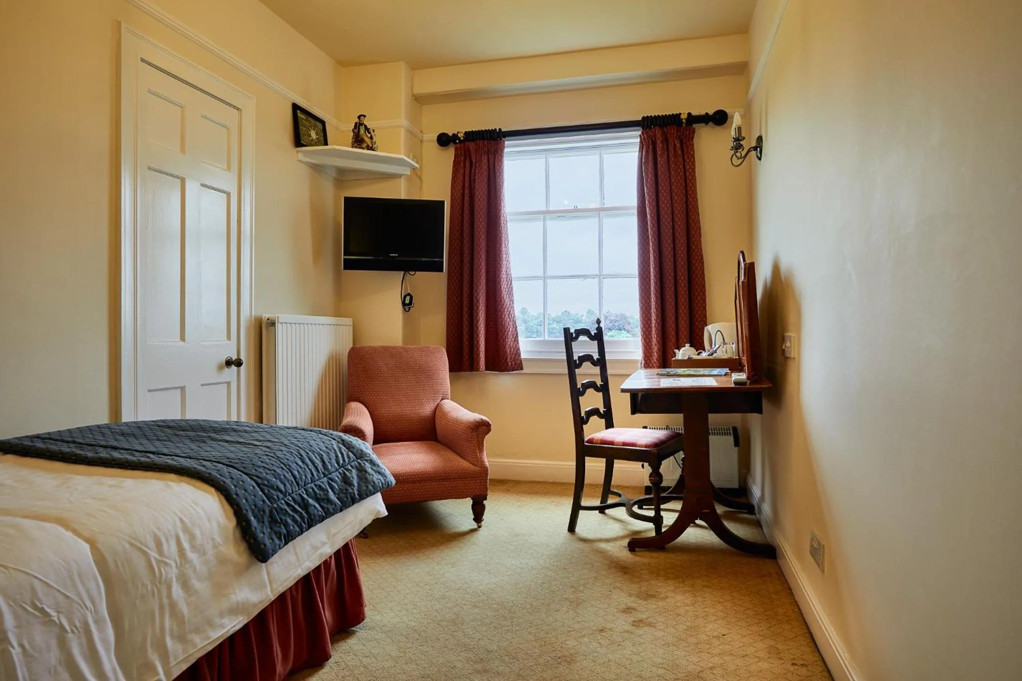 Bedroom, Bed in Ednam House Hotel