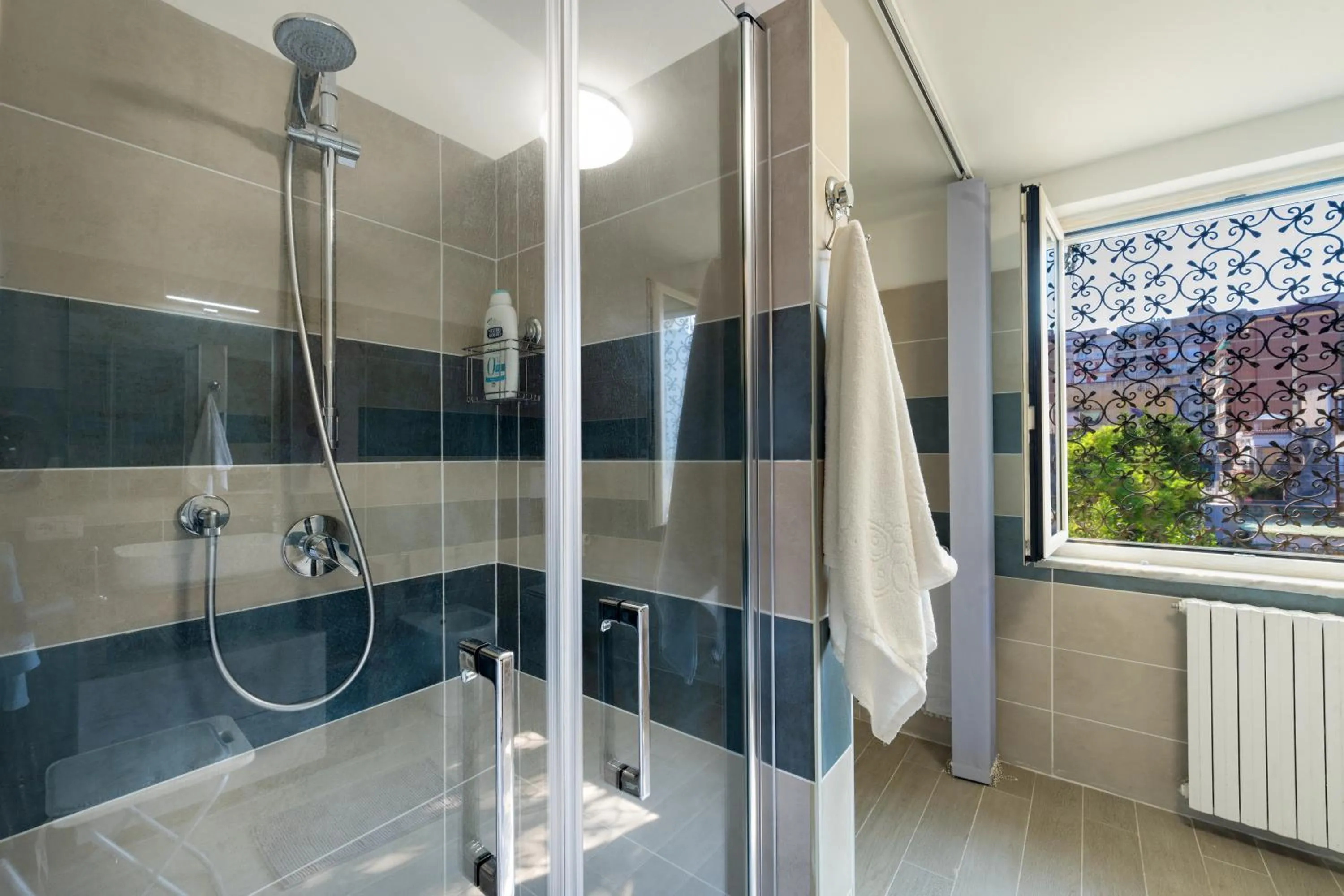 Shower in Il Giardino di Tonia - Oplontis Guest House - Bed & Garden -